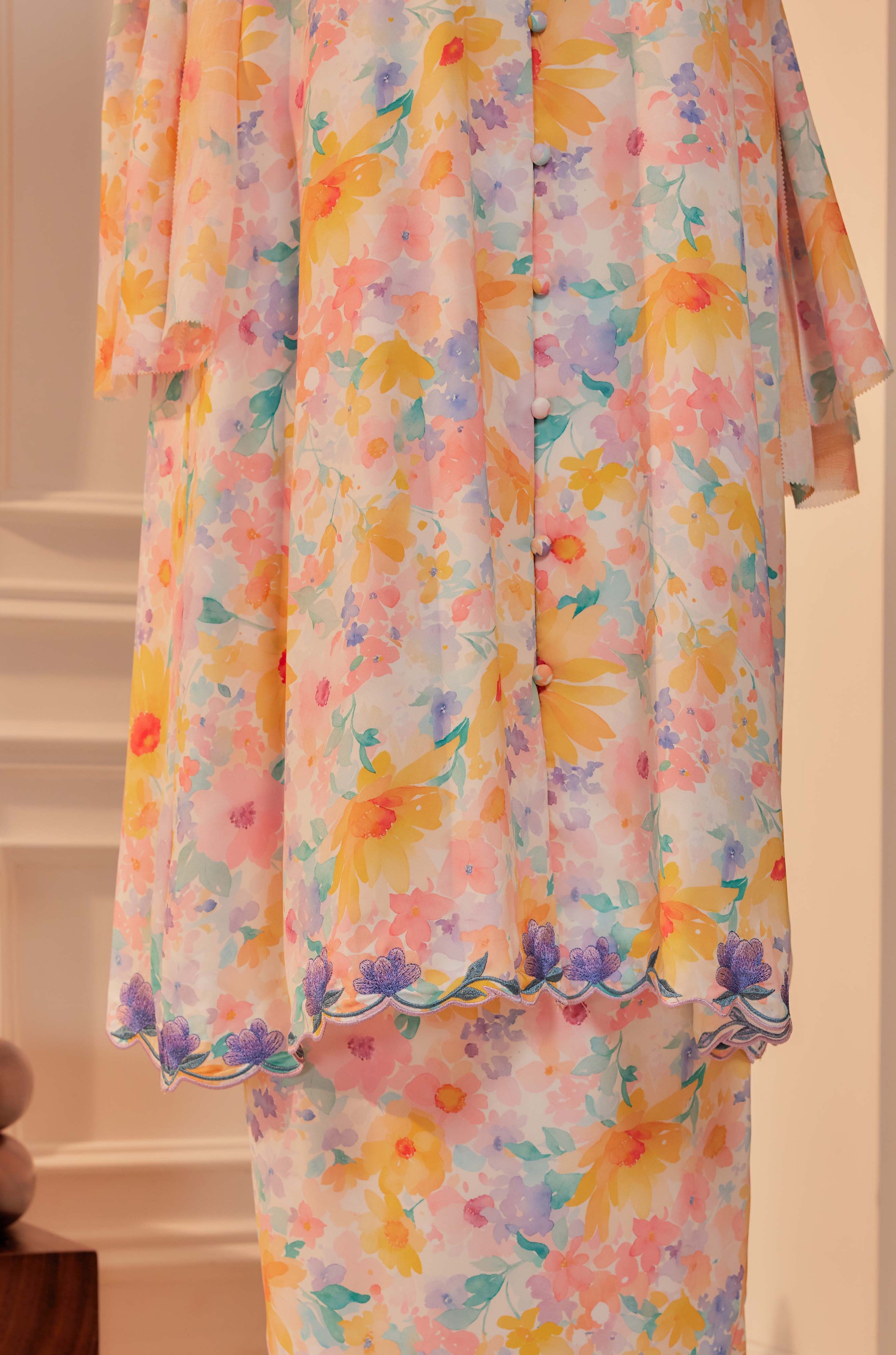 02 - Kembang Ratna - Kebarung Sulam Goyang Set With Matching Selendang