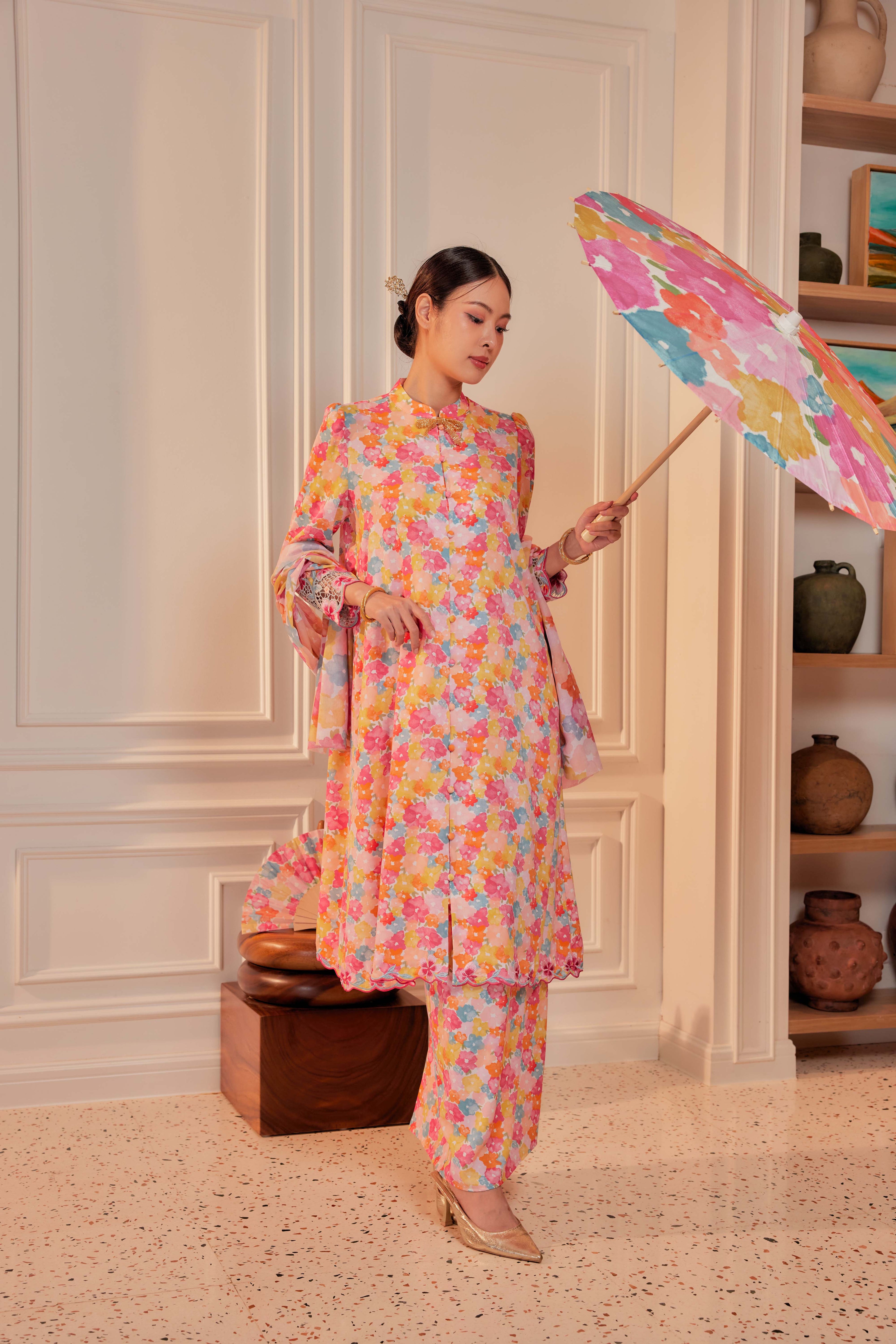 13 - Ratu Melur - Kebarung Sulam Goyang Set With Matching Fan & Selendang