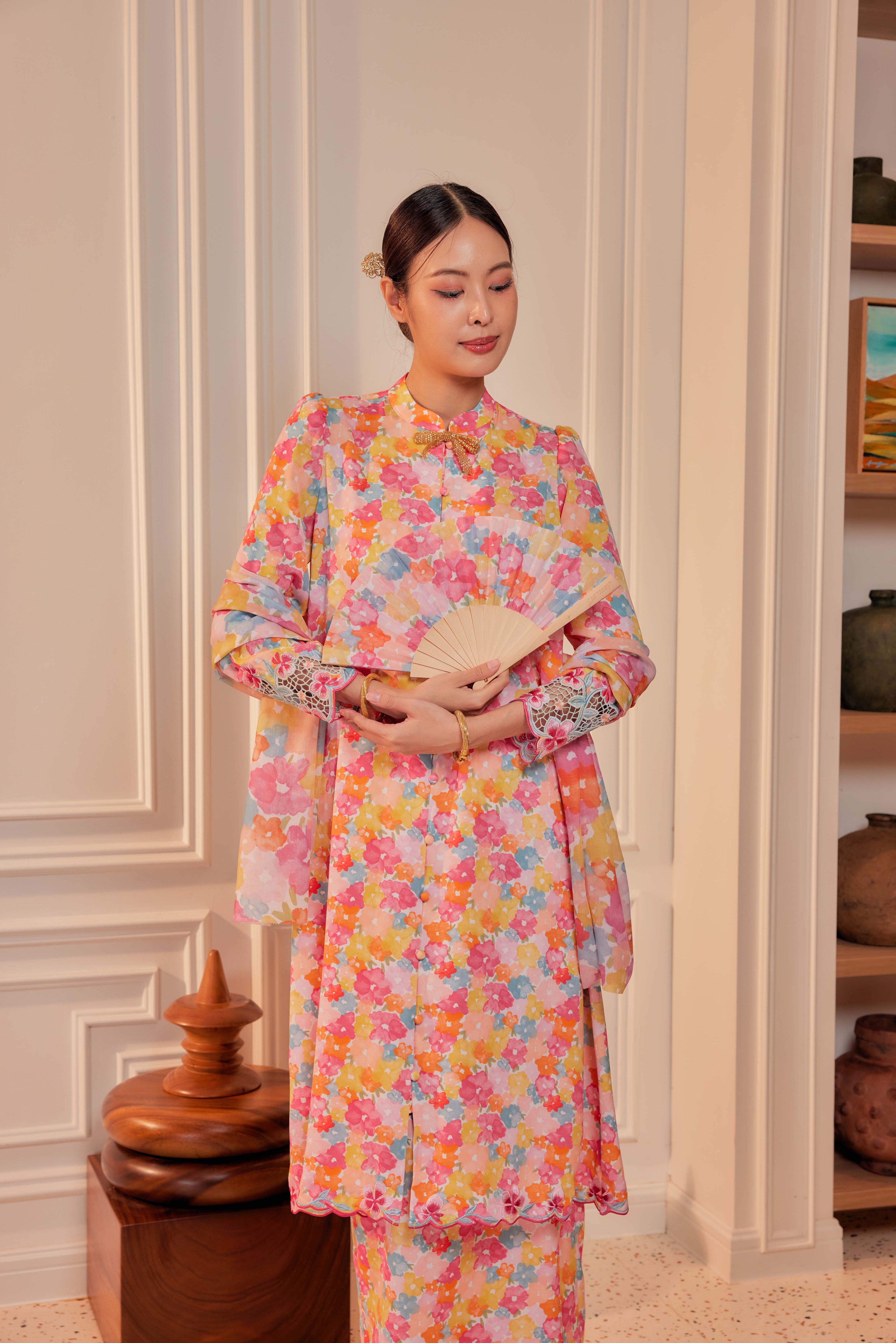 13 - Ratu Melur - Kebarung Sulam Goyang Set With Matching Fan & Selendang