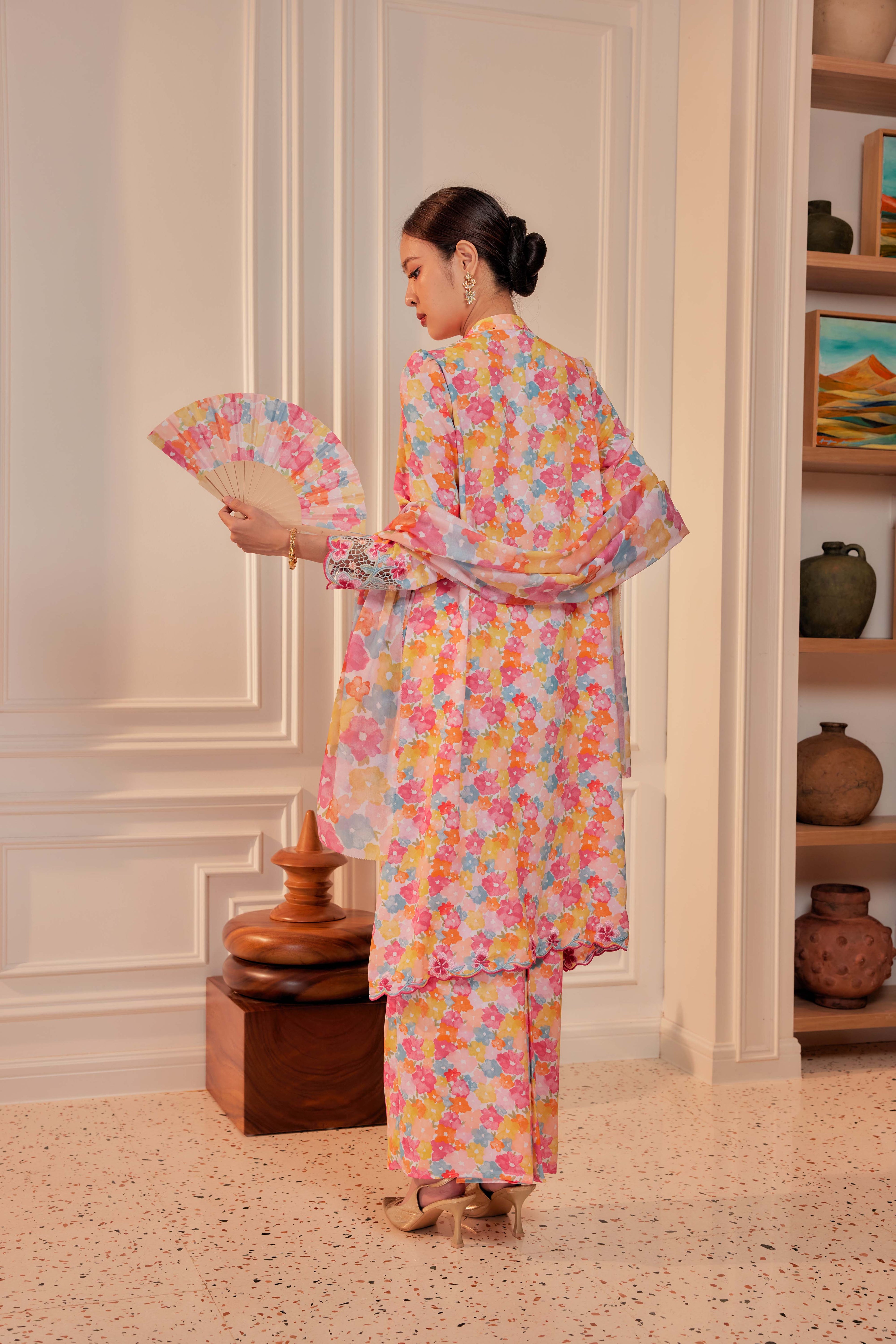 13 - Ratu Melur - Kebarung Sulam Goyang Set With Matching Fan & Selendang