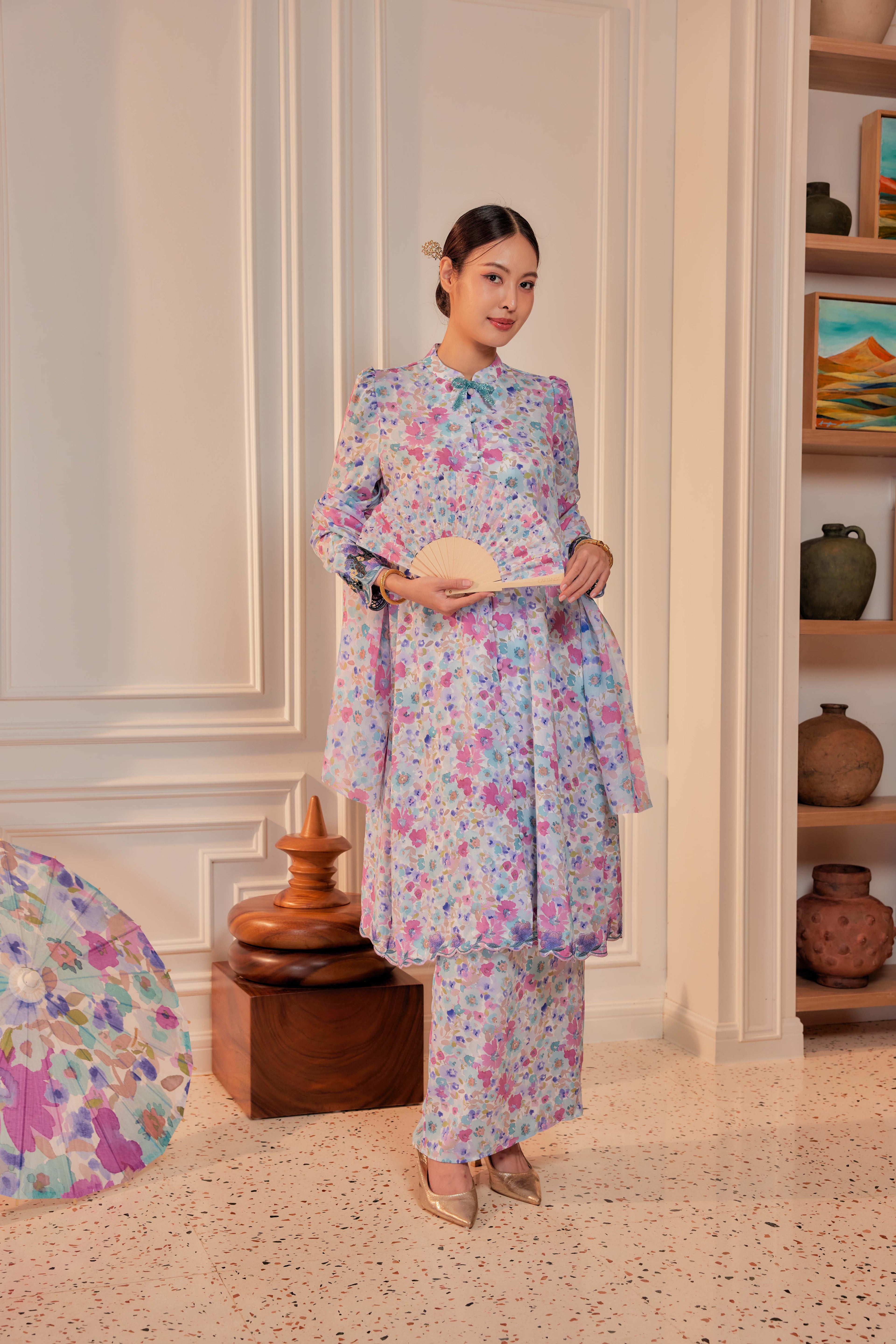 14 - Indah Sekarjati I - Kebarung Sulam Goyang Set With Matching Fan & Selendang