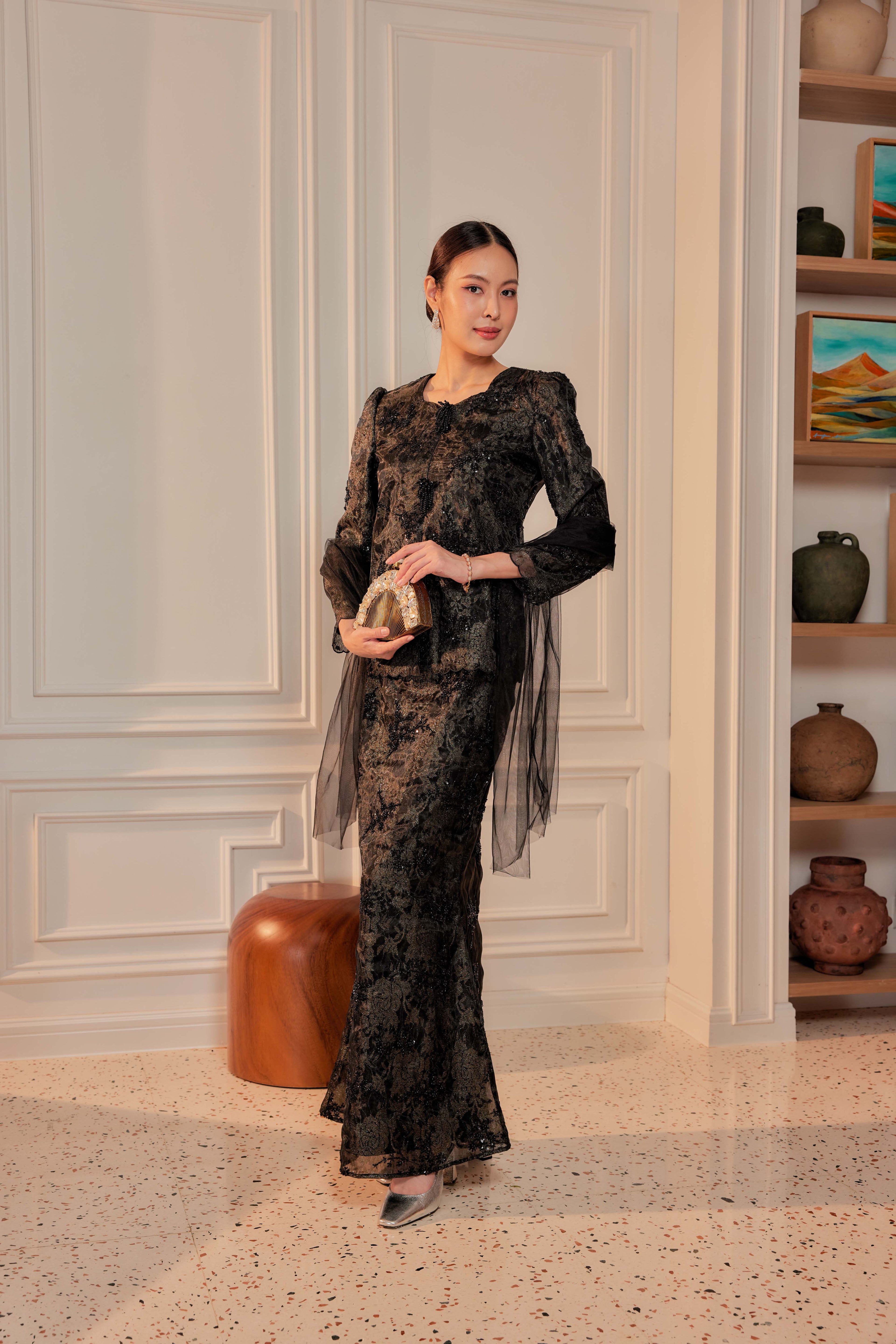 Stardust - Alaia Beaded Lace Kurung With Set of 3 Pearl Brooch (Fully Lined)