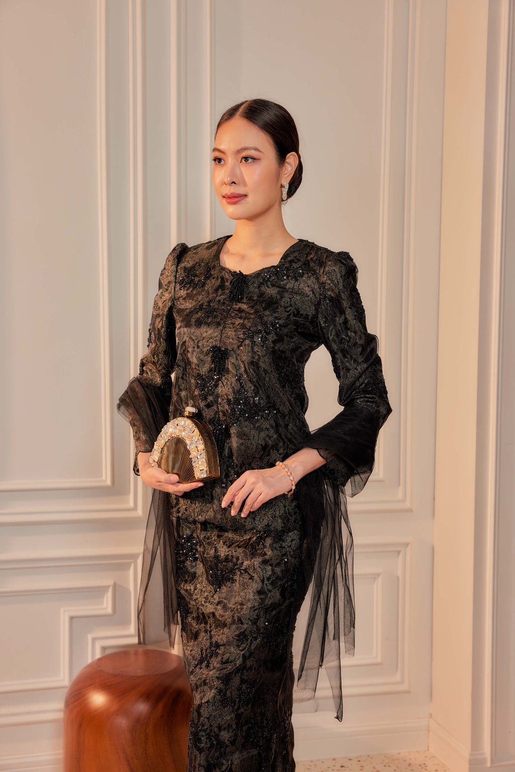 Stardust - Alaia Beaded Lace Kurung With Set of 3 Pearl Brooch (Fully Lined)