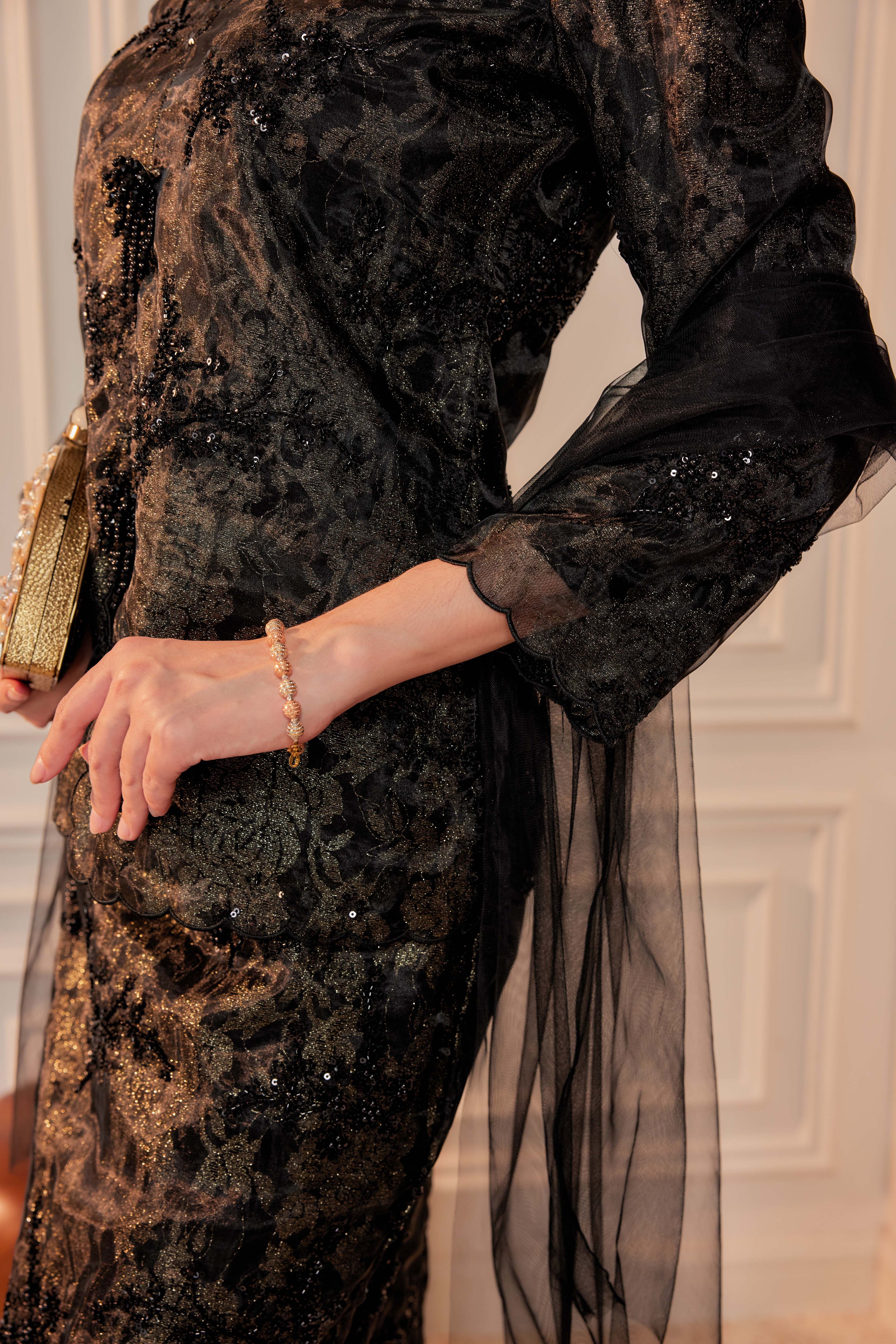 Stardust - Alaia Beaded Lace Kurung With Set of 3 Pearl Brooch (Fully Lined)