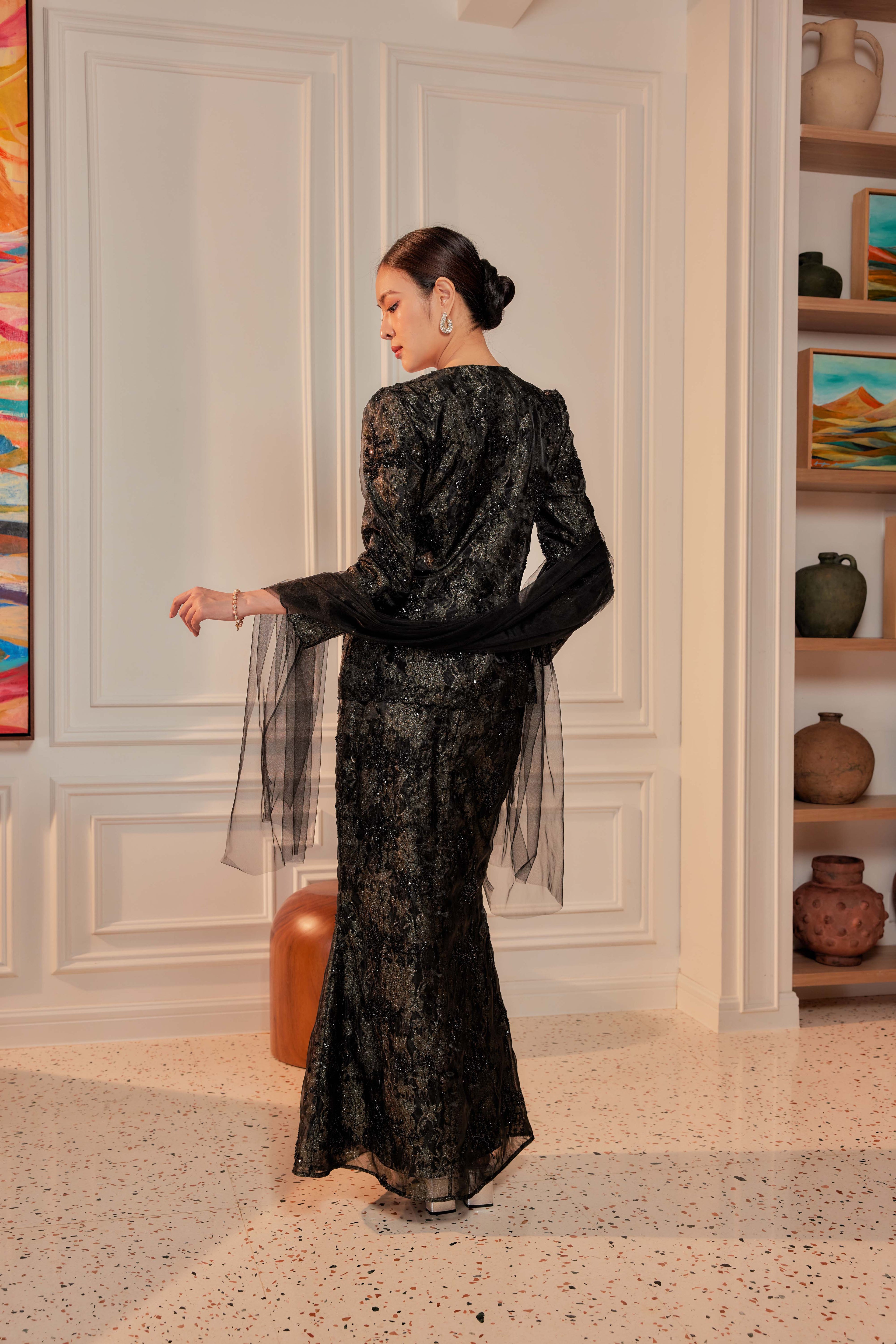 Stardust - Alaia Beaded Lace Kurung With Set of 3 Pearl Brooch (Fully Lined)