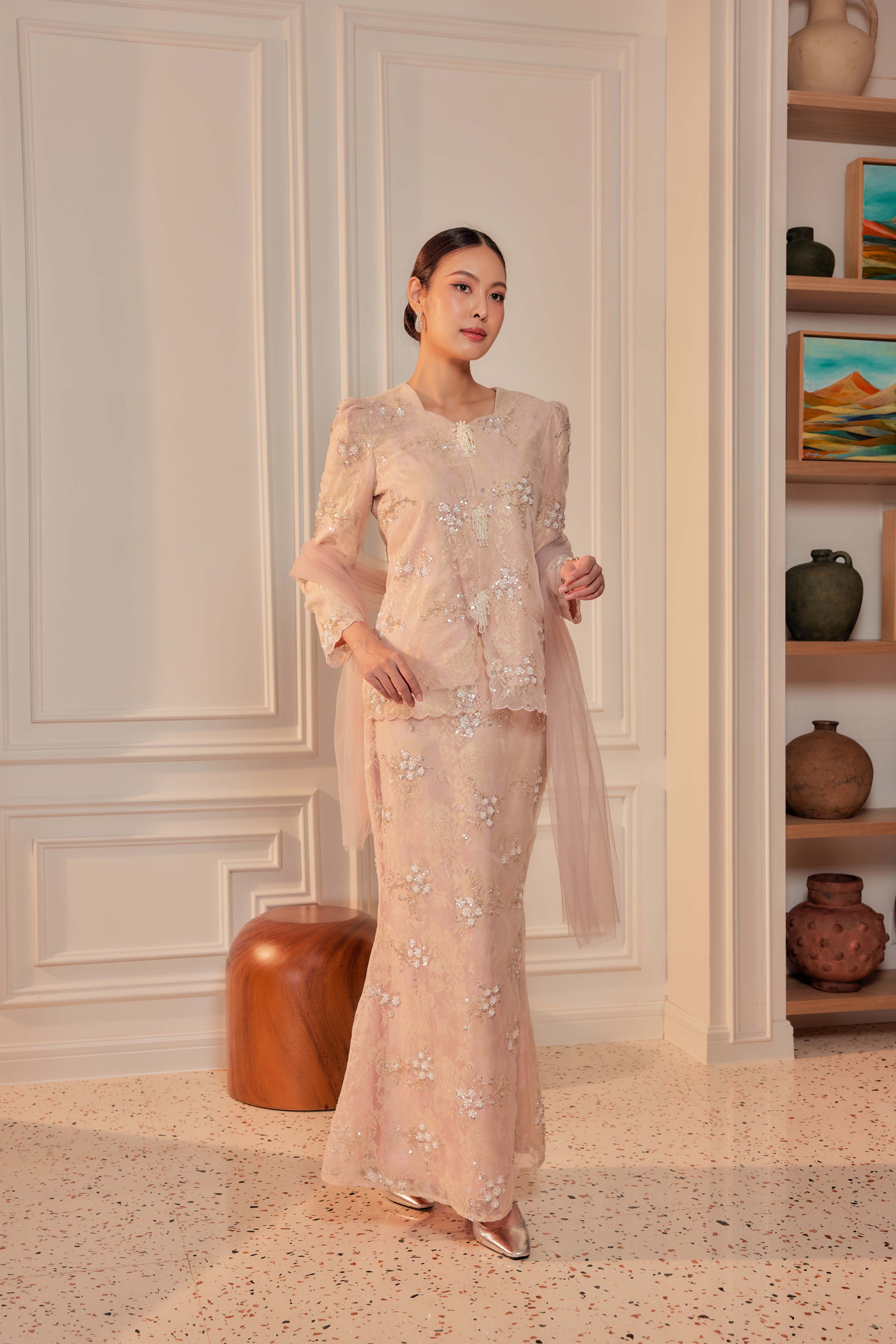 Ballerina Pink - Alaia Beaded Lace Kurung With Set of 3 Pearl Brooch (Fully Lined)