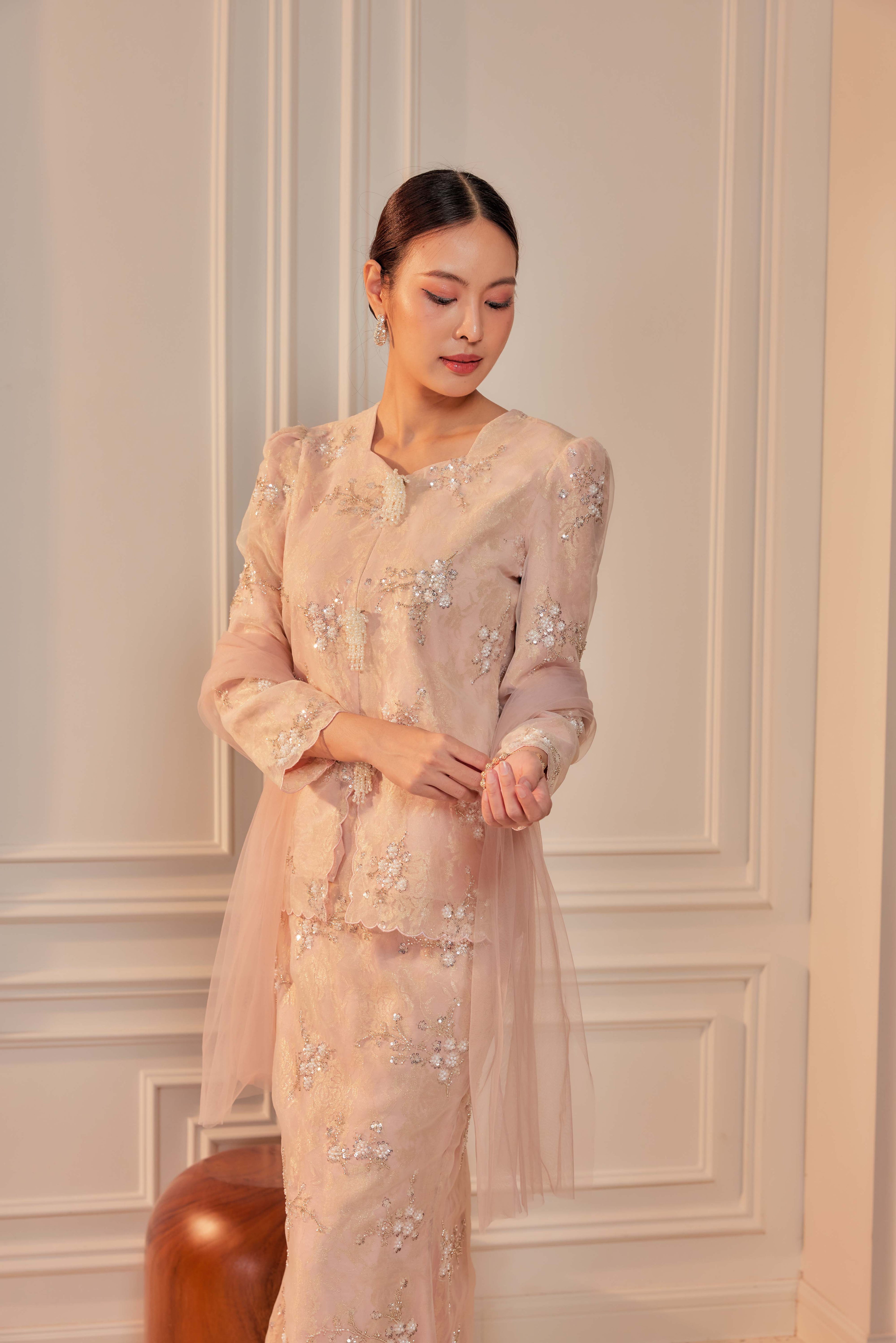 Ballerina Pink - Alaia Beaded Lace Kurung With Set of 3 Pearl Brooch (Fully Lined)