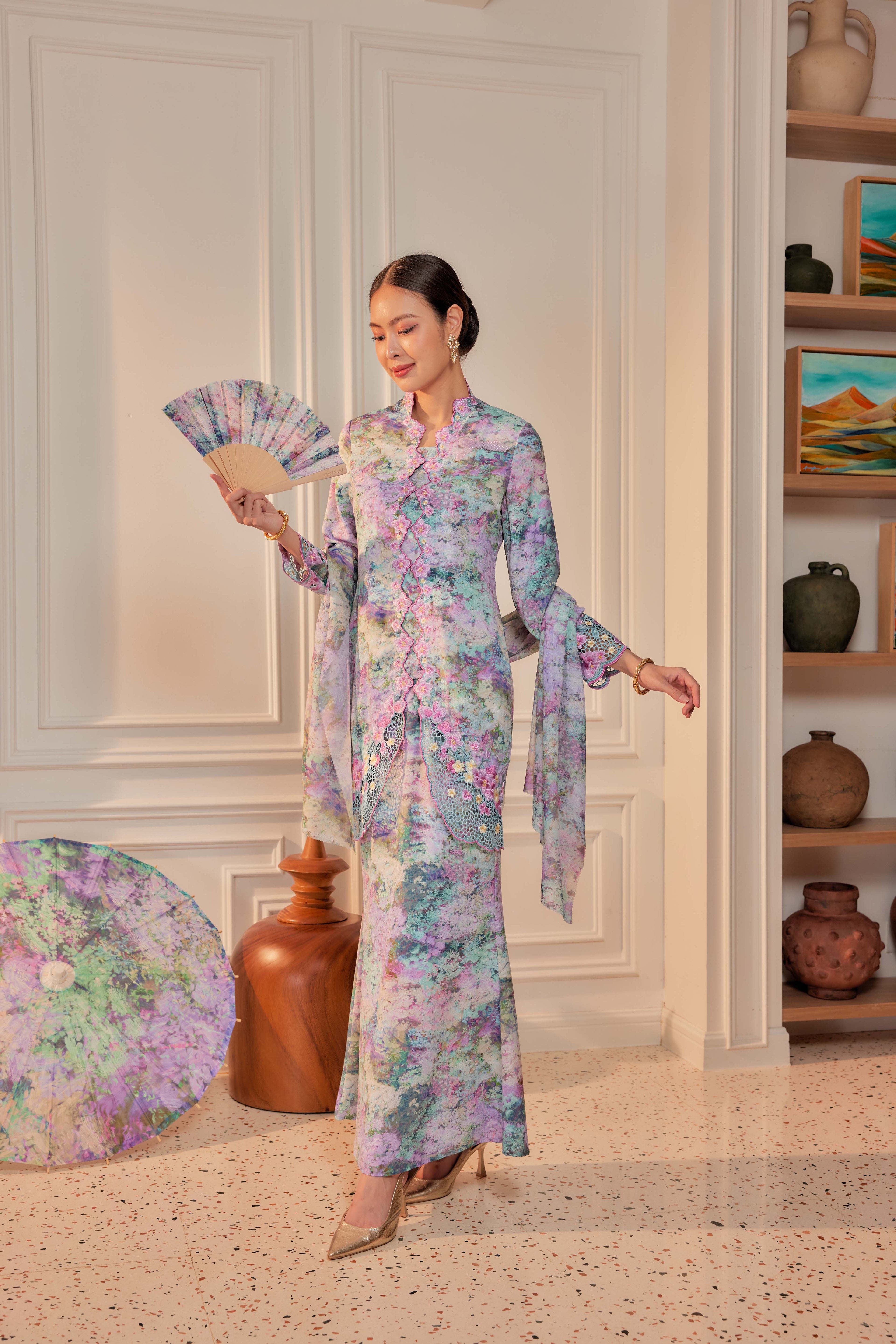 35 - Taman Sari - Kebaya Sulam Goyang Set With Matching Fan & Selendang [PREORDER]