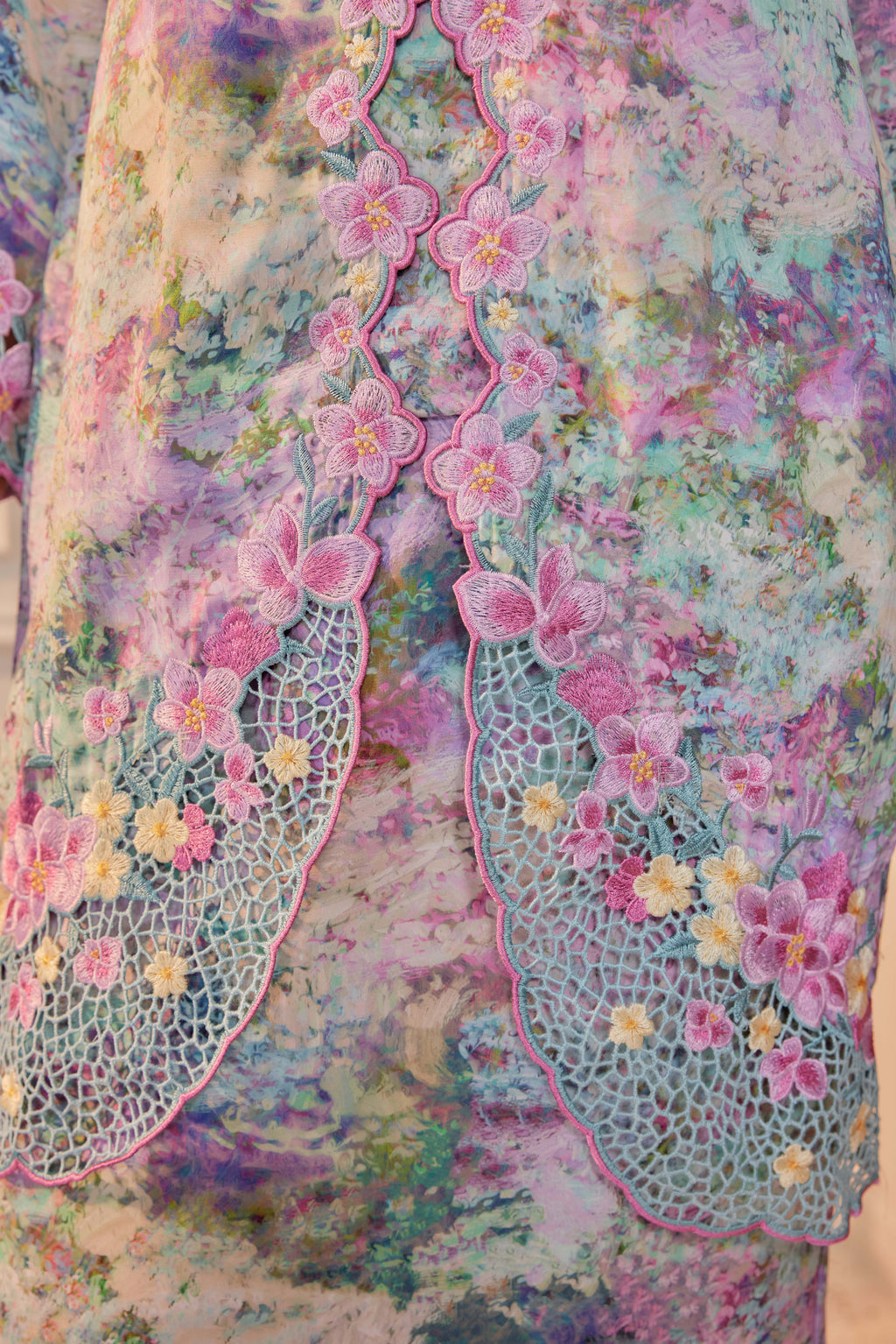 35 - Taman Sari - Kebaya Sulam Goyang Set With Matching Fan & Selendang [PREORDER]