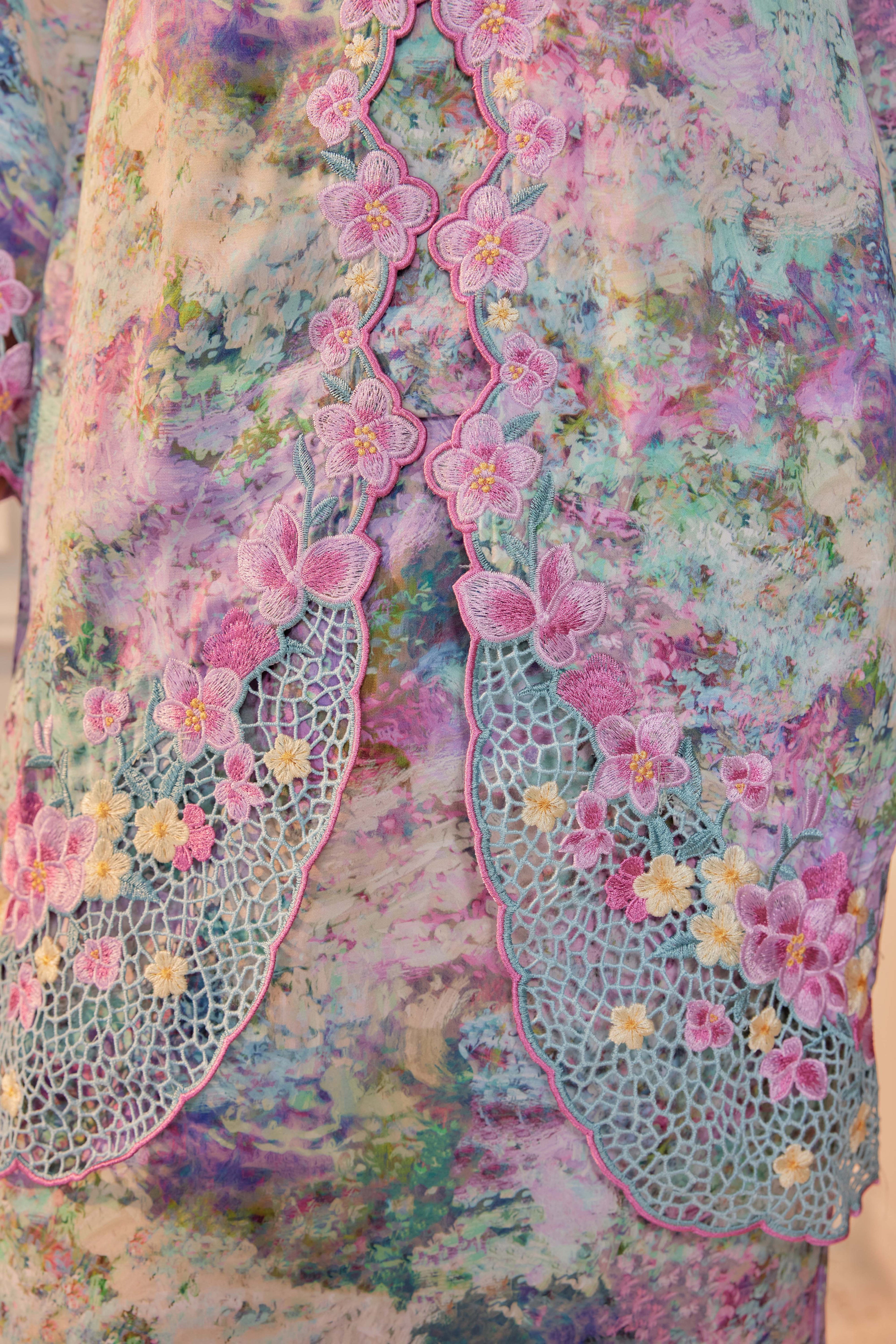 35 - Taman Sari - Kebaya Sulam Goyang Set With Matching Fan & Selendang [PREORDER]