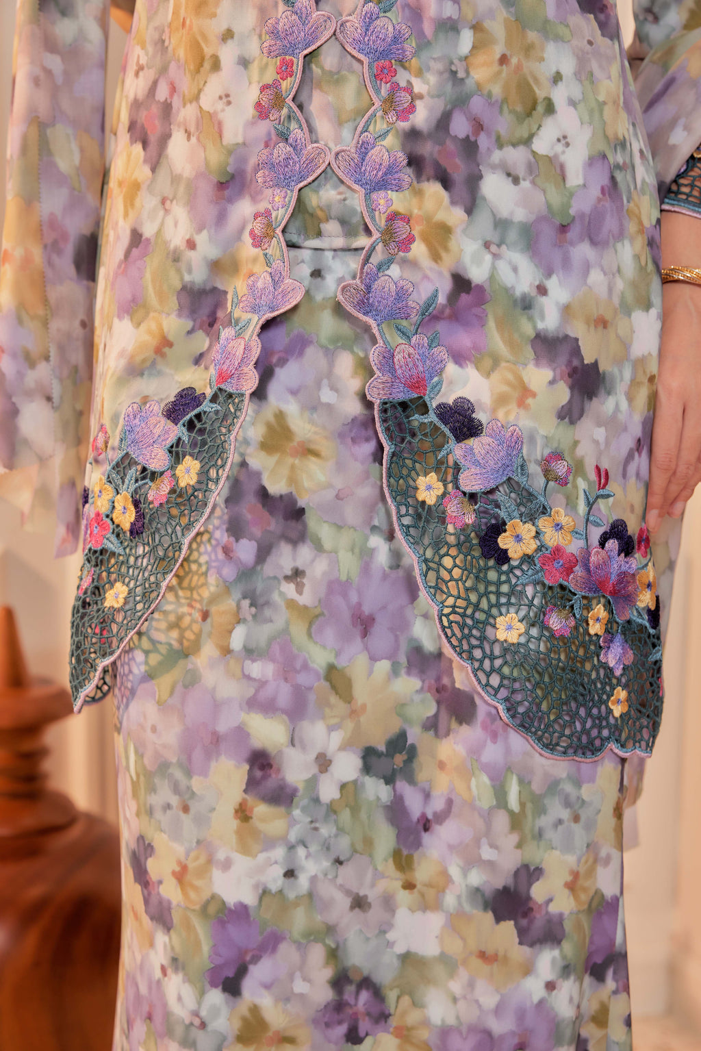 42 - Sundari Kenanga I - Kebaya Sulam Goyang Set With Matching Fan & Selendang [PREORDER]