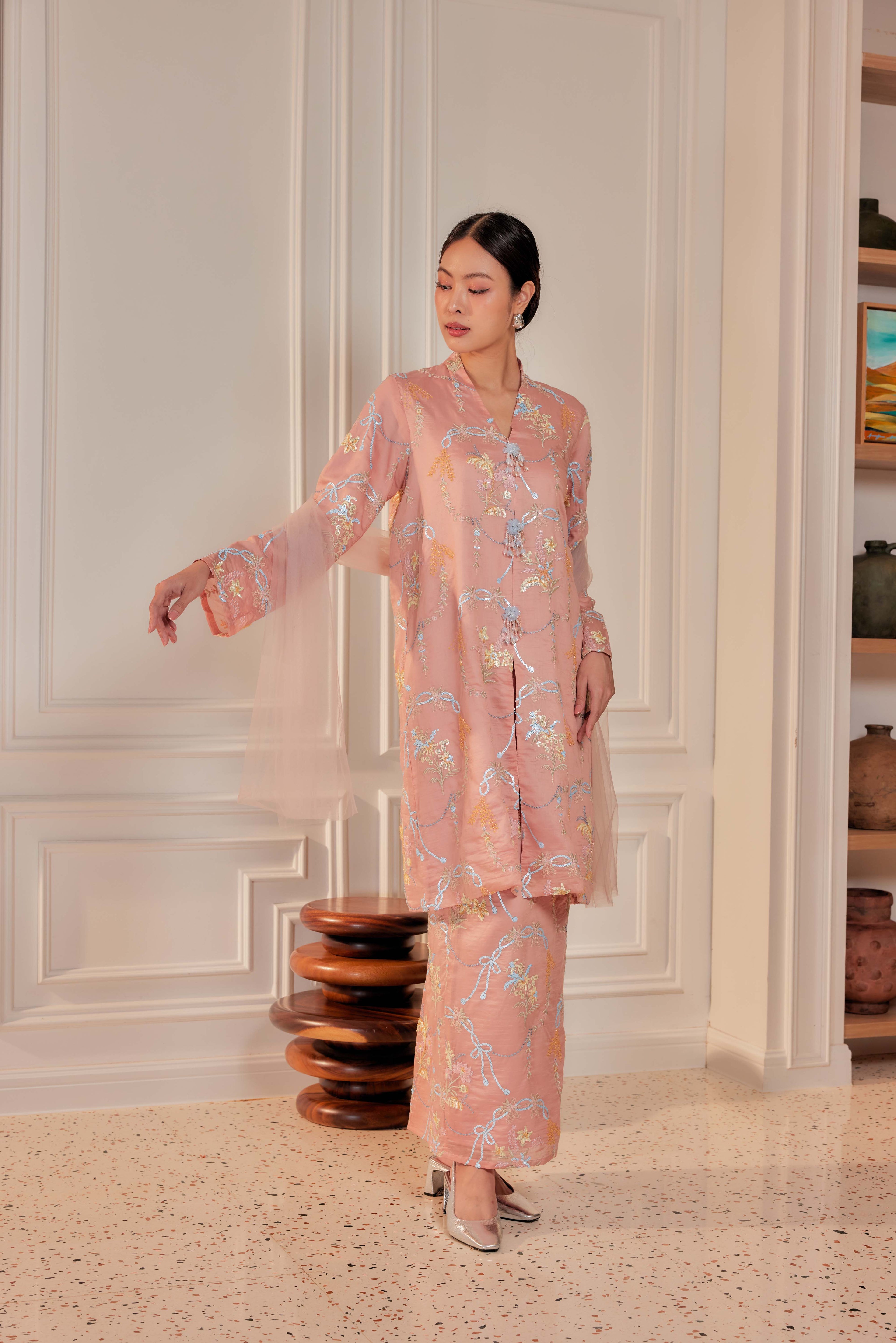 Terakota - Marni Kebarung With Embellishments & Set of 3 Brooch (Fully Lined)