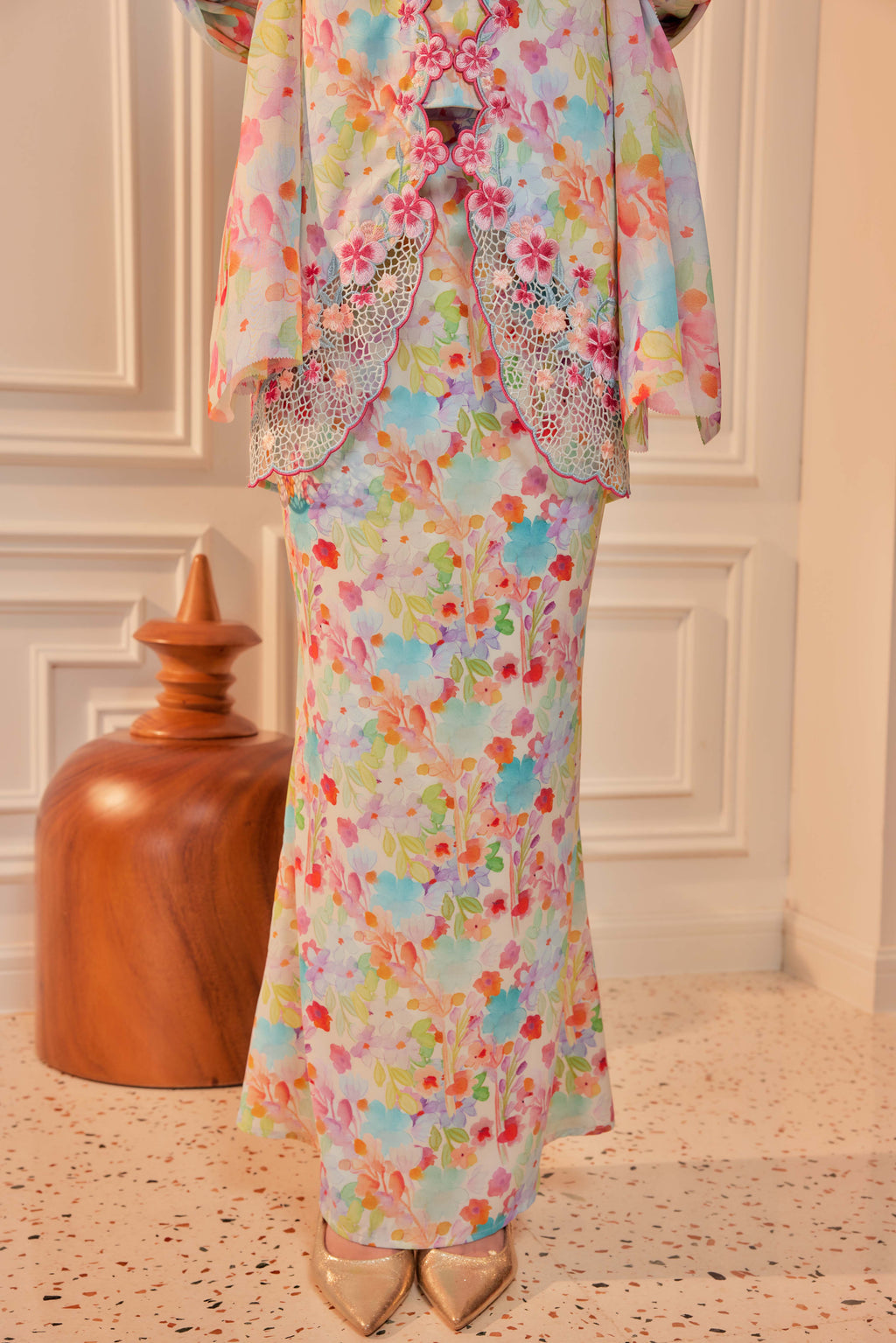 47 - Puspa Warna - Kebaya Sulam Goyang Set With Matching Fan & Selendang [PREORDER]