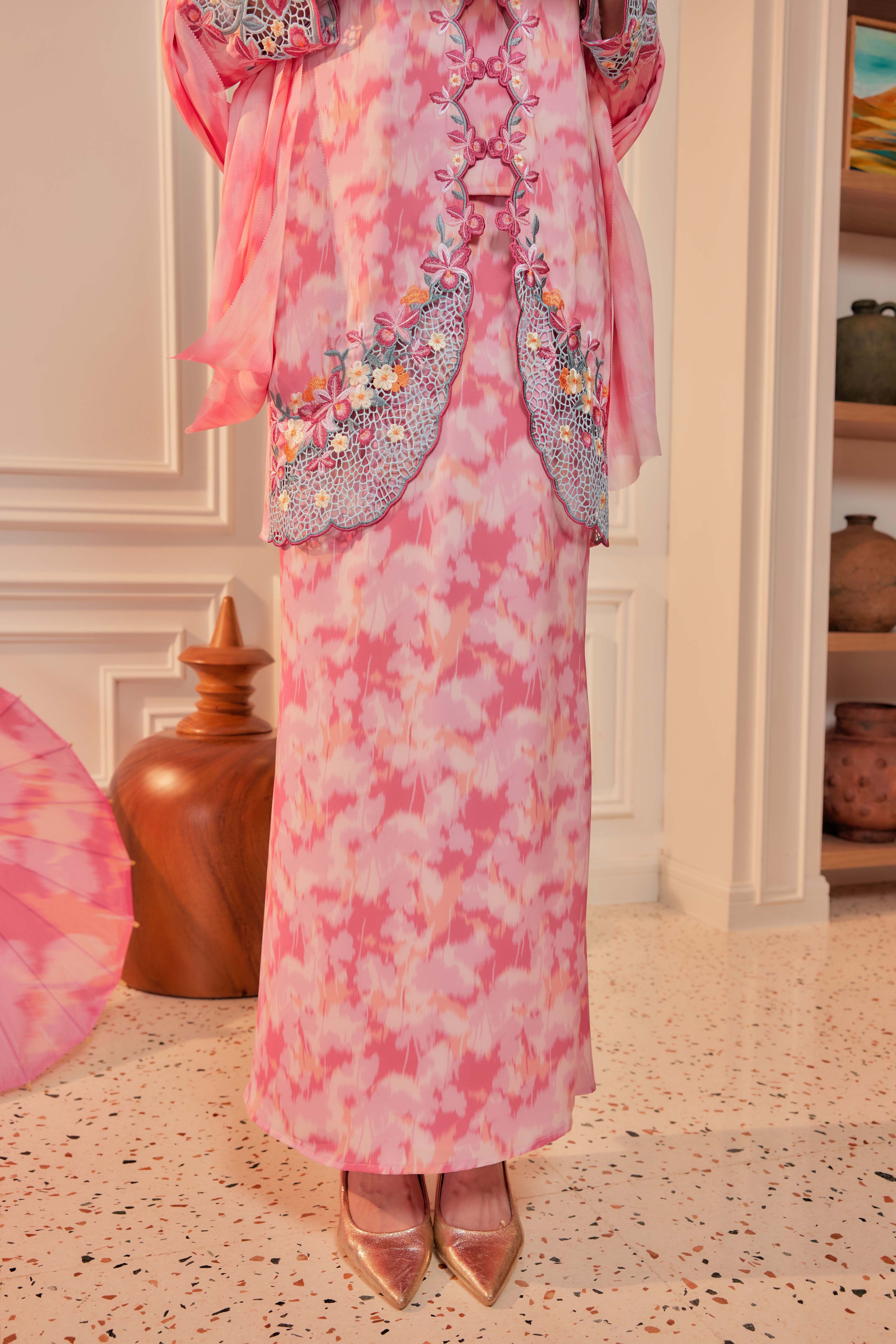 52 - Dewi Kemuning III - Kebaya Sulam Goyang Set With Matching Fan & Selendang [PREORDER]