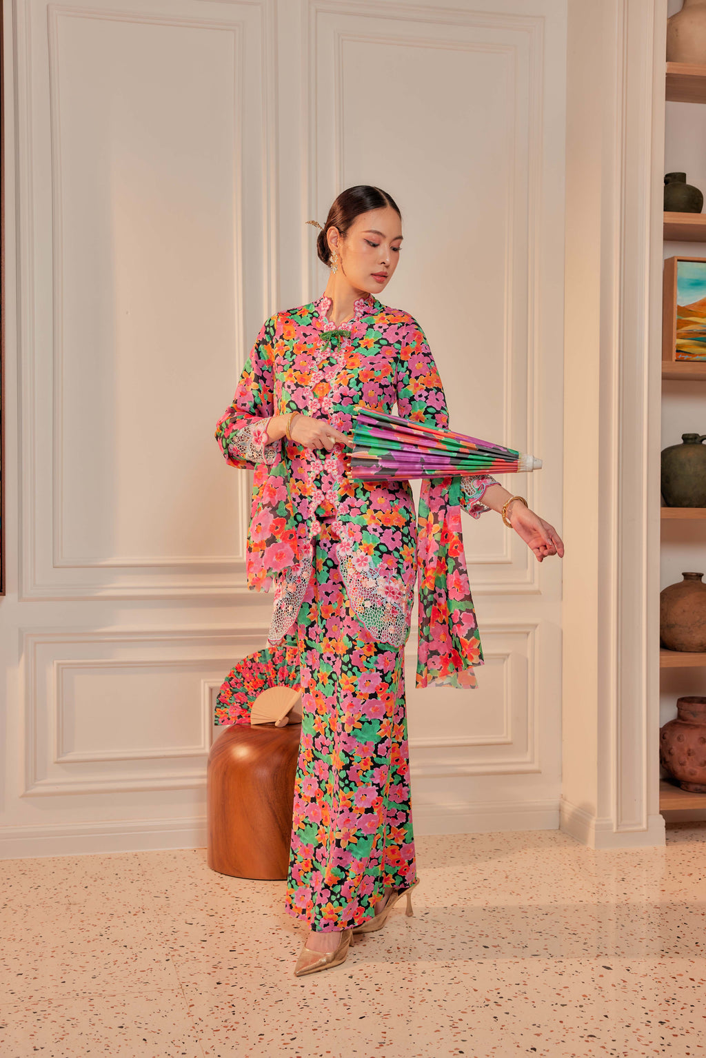 30 - Bunga Pukul Empat - Kebaya Sulam Goyang Set With Matching Fan & Selendang [PREORDER]