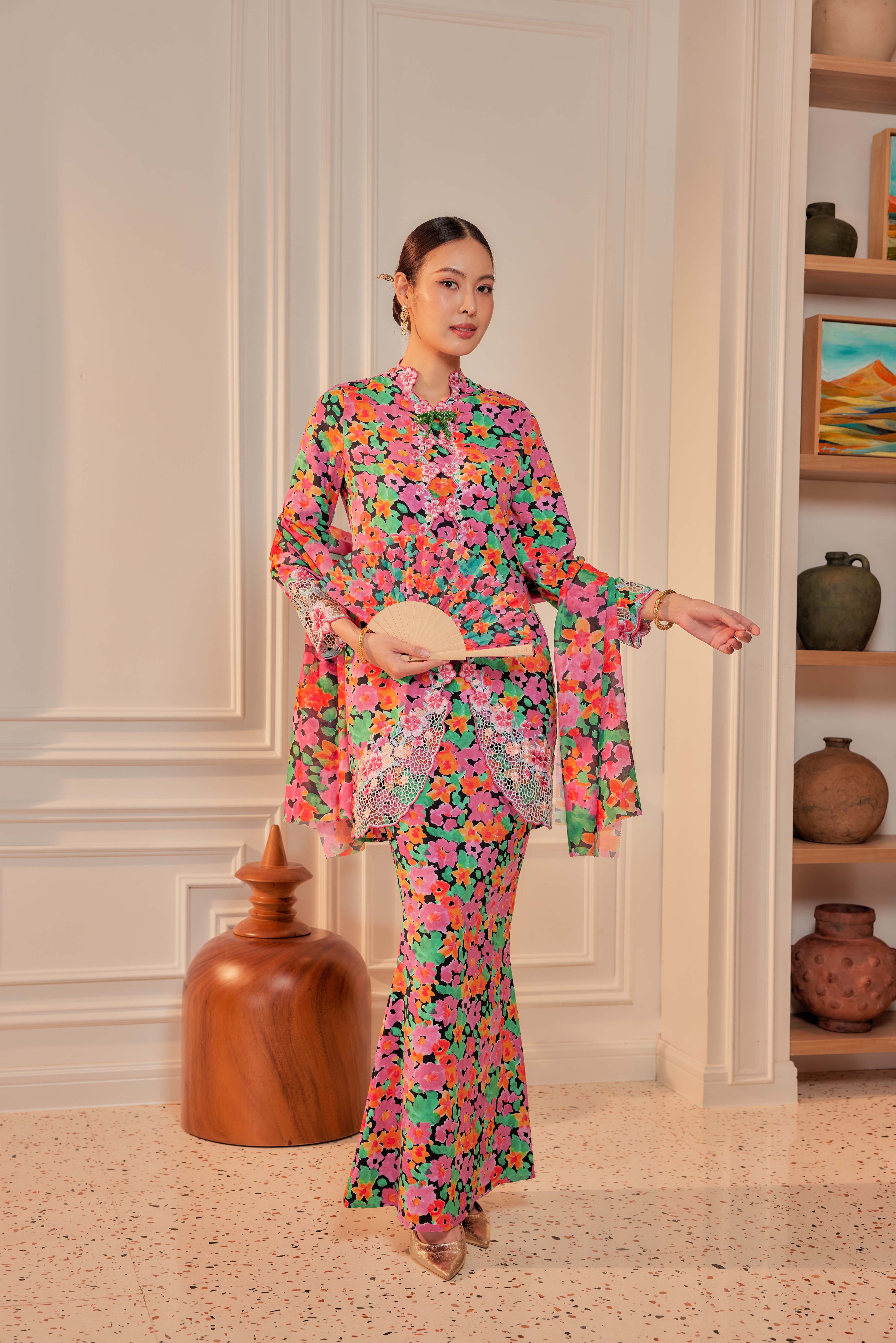 30 - Bunga Pukul Empat - Kebaya Sulam Goyang Set With Matching Fan & Selendang [PREORDER]