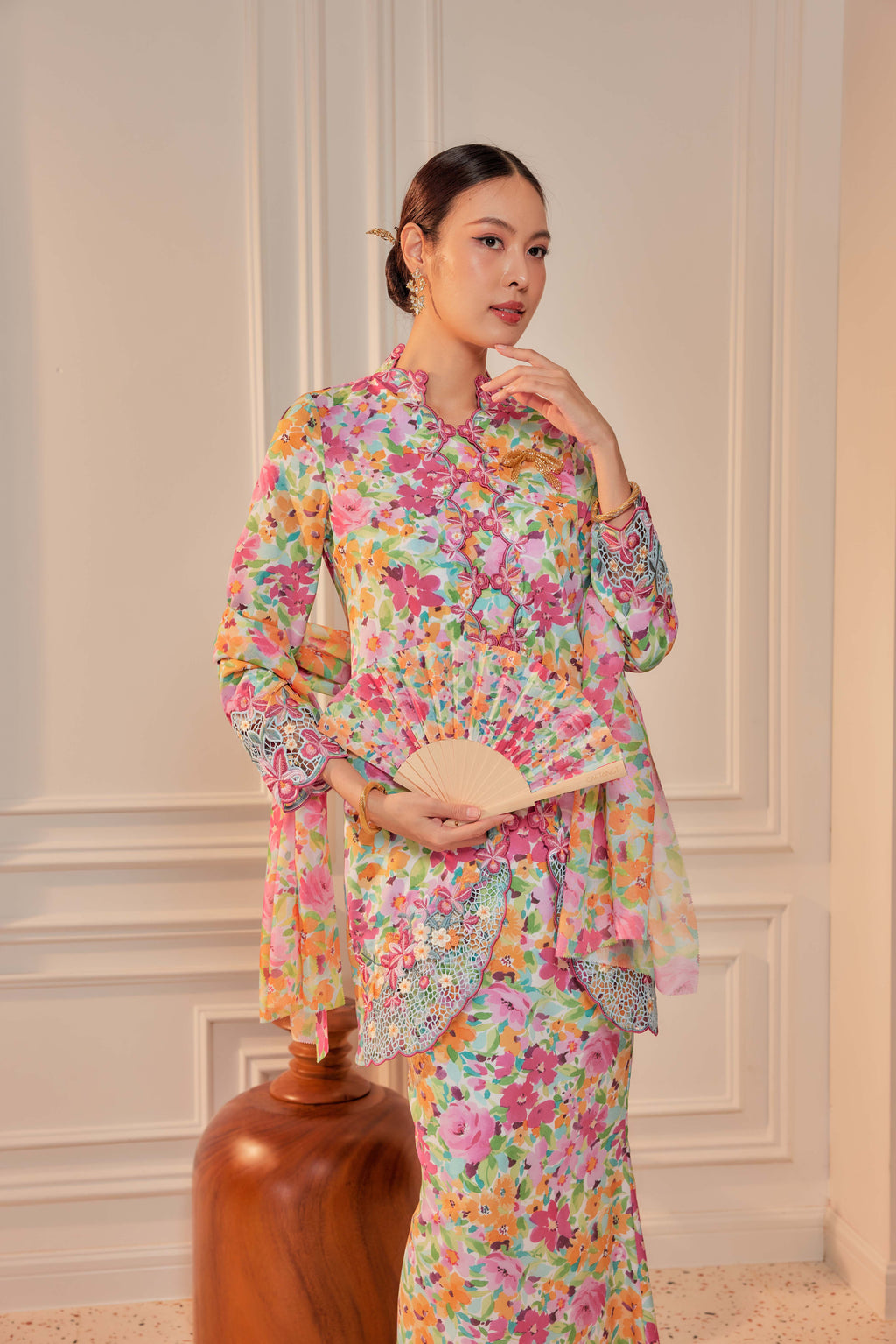 33 - Sekar Arum I - Kebaya Sulam Goyang Set With Matching Fan & Selendang [PREORDER]