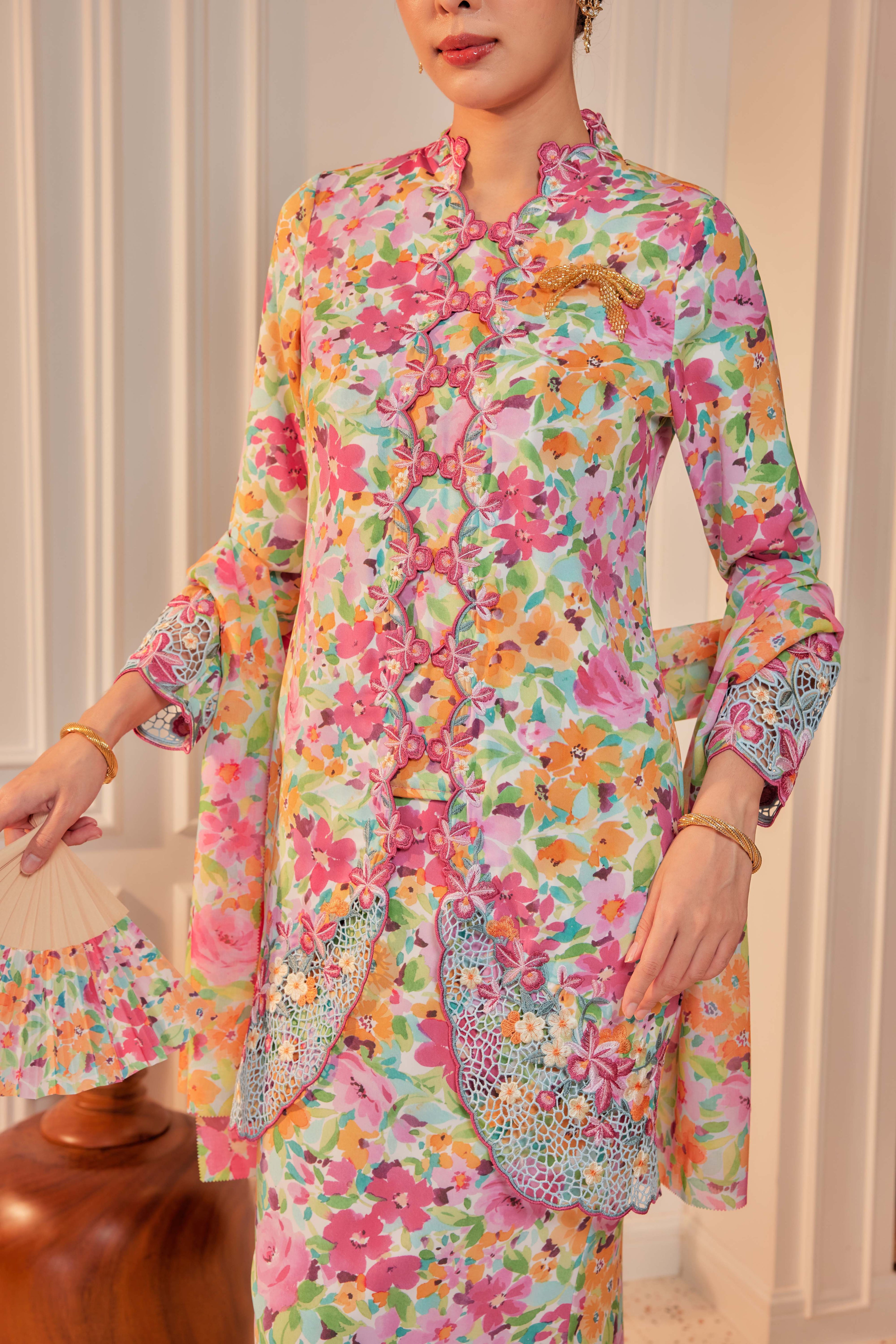 33 - Sekar Arum I - Kebaya Sulam Goyang Set With Matching Fan & Selendang [PREORDER]