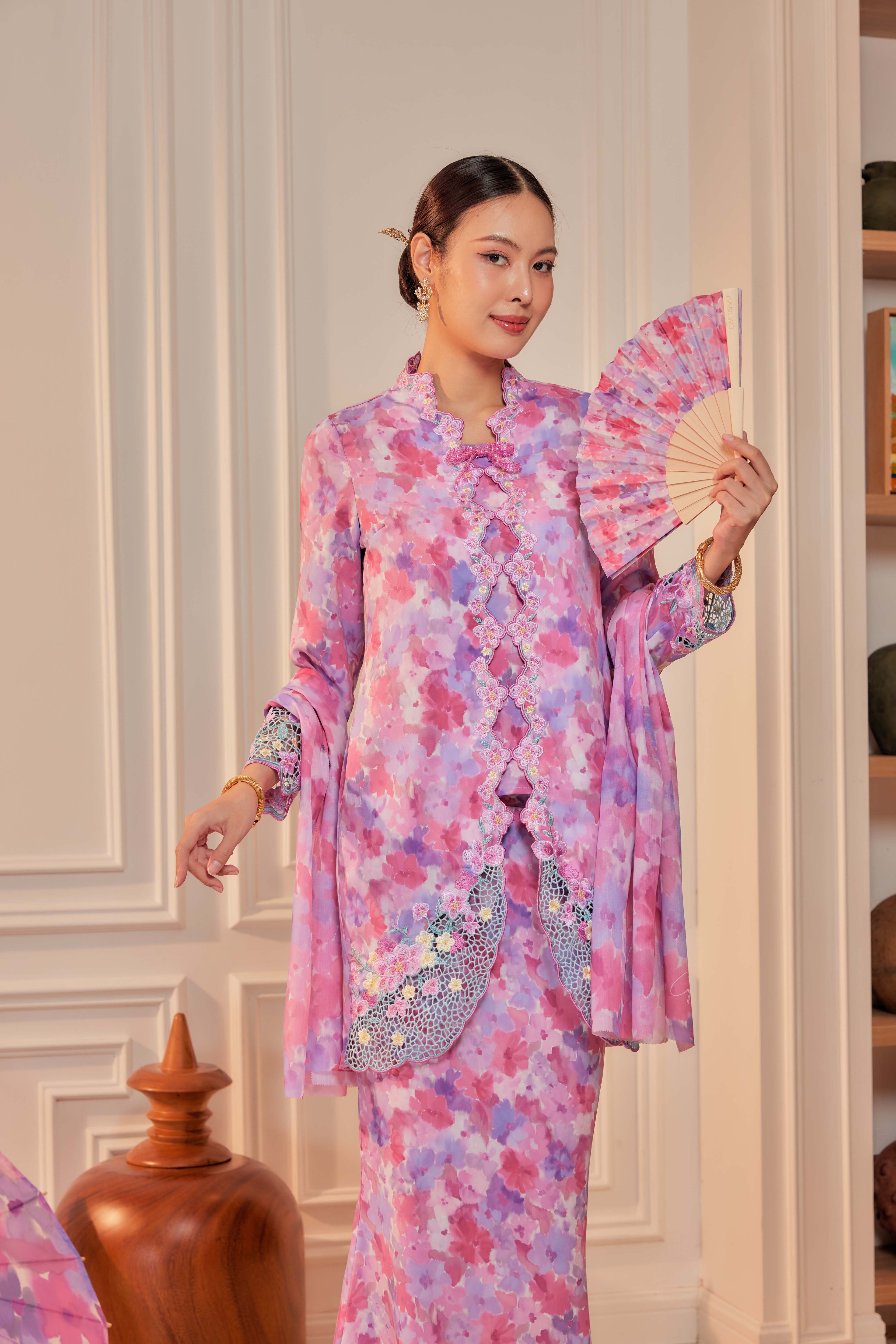 45 - Sundari Kenanga IV - Kebaya Sulam Goyang Set With Matching Fan & Selendang [PREORDER]