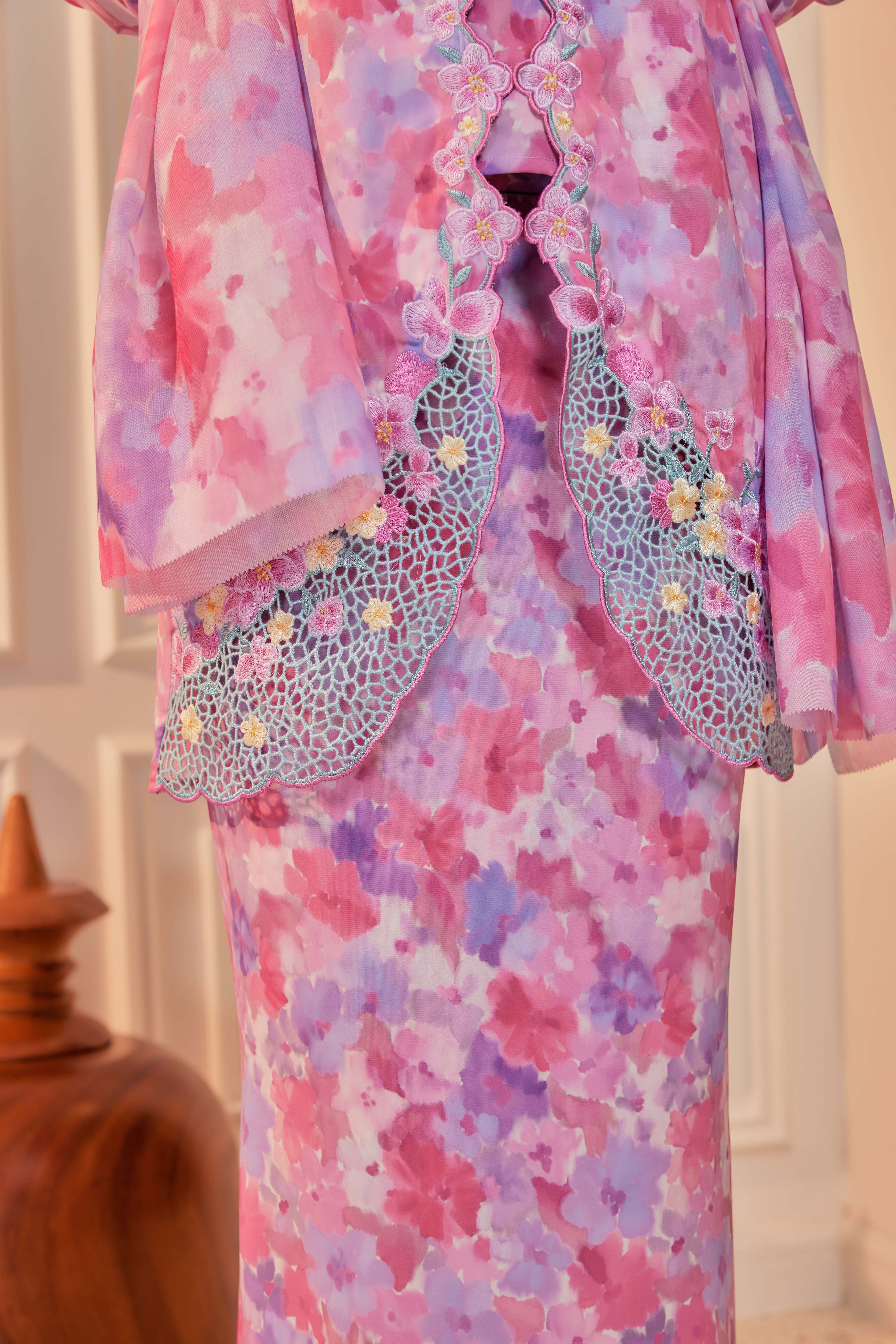 45 - Sundari Kenanga IV - Kebaya Sulam Goyang Set With Matching Fan & Selendang [PREORDER]