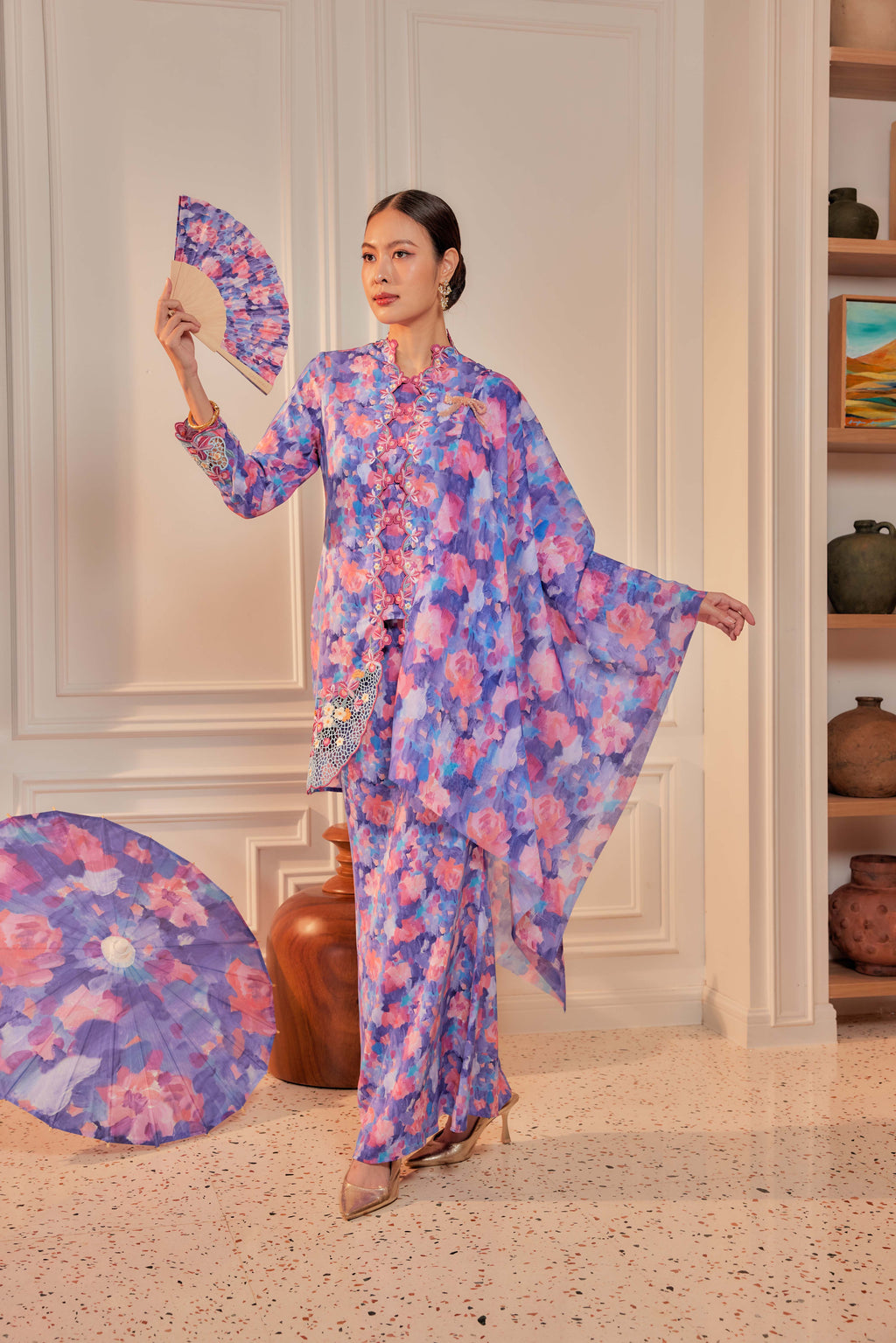 31 - Sekar Wulan - Kebaya Sulam Goyang Set With Matching Fan & Selendang [PREORDER]