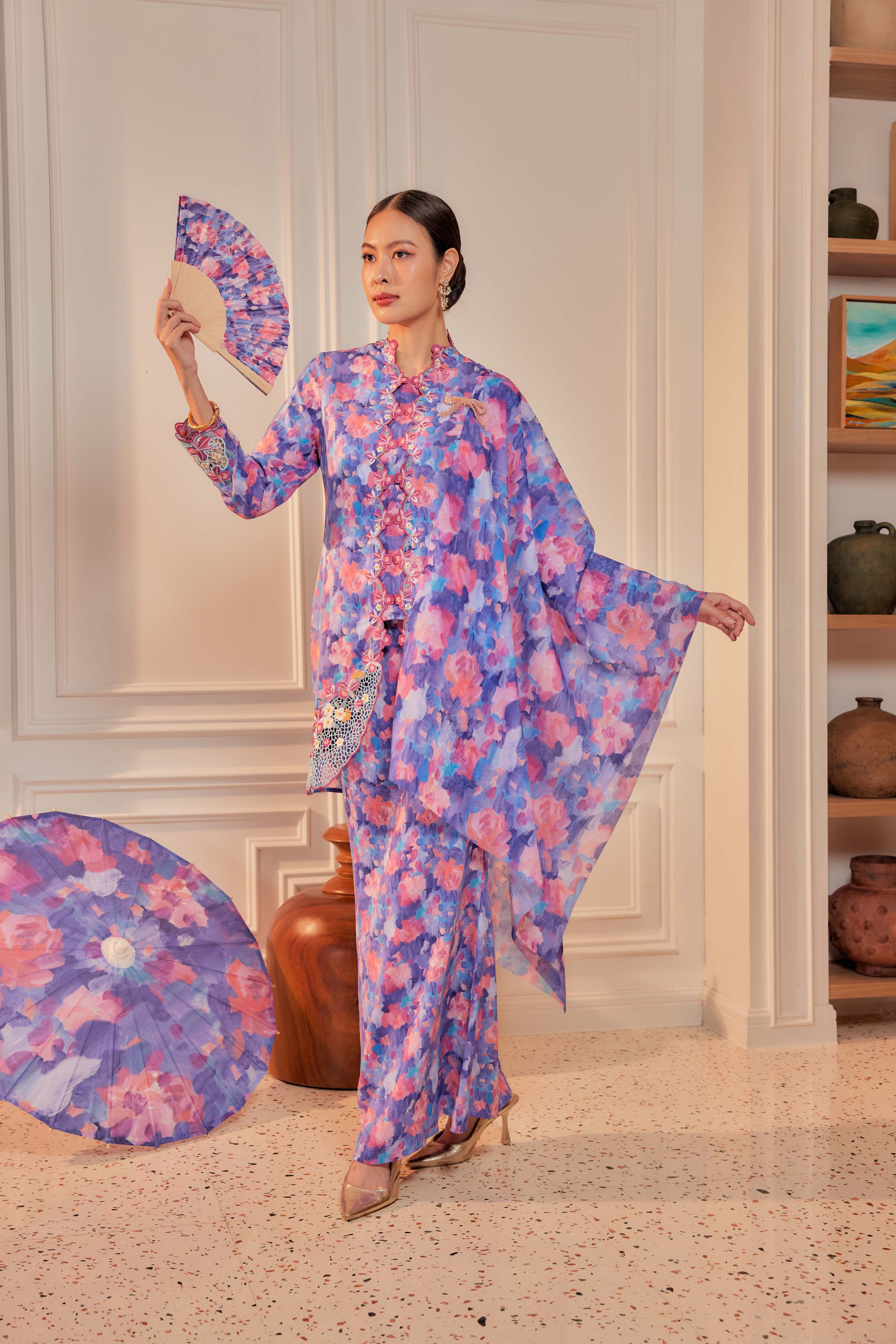 31 - Sekar Wulan - Kebaya Sulam Goyang Set With Matching Fan & Selendang [PREORDER]