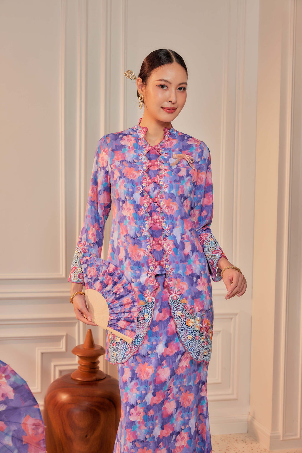 31 - Sekar Wulan - Kebaya Sulam Goyang Set With Matching Fan & Selendang [PREORDER]