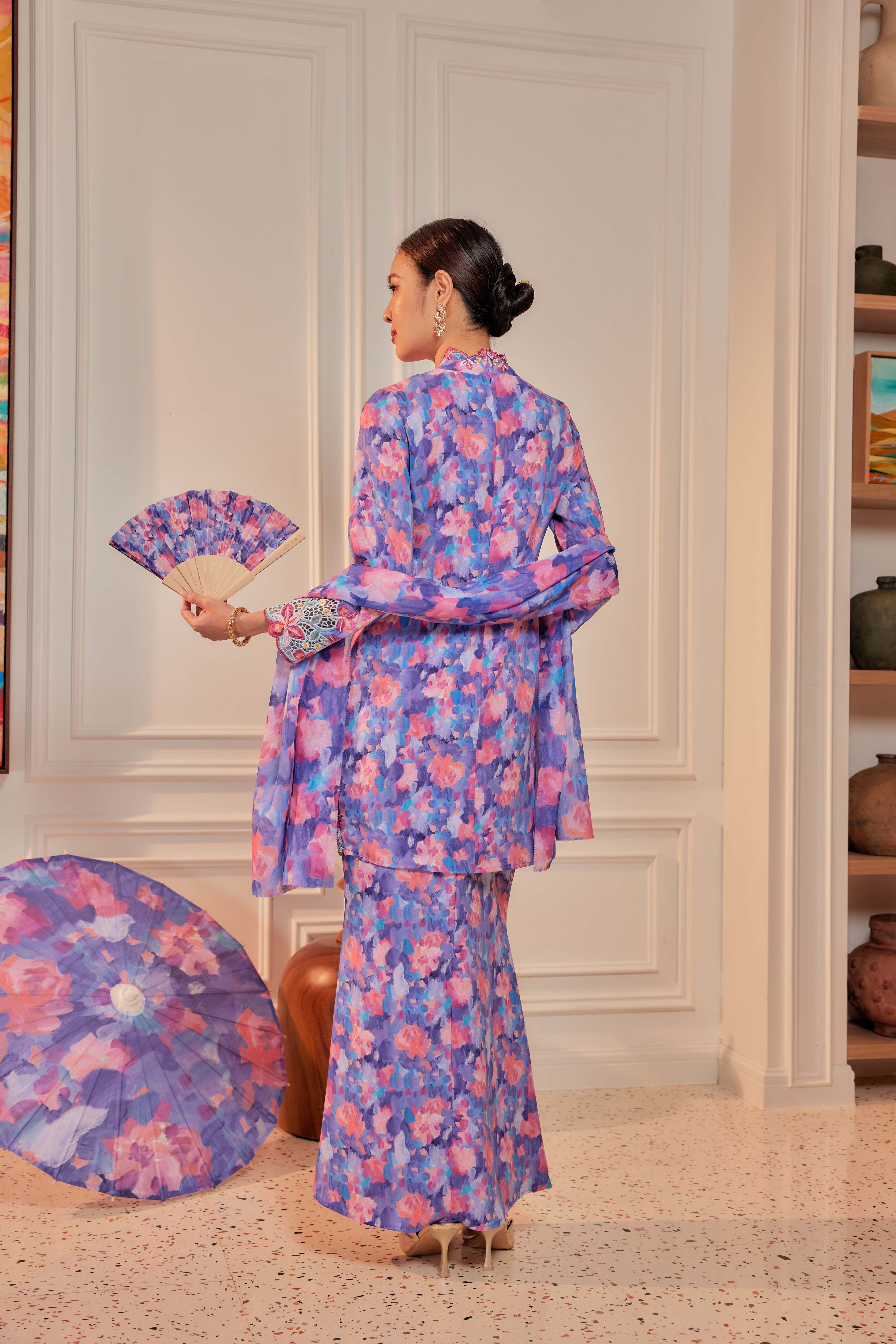 31 - Sekar Wulan - Kebaya Sulam Goyang Set With Matching Fan & Selendang [PREORDER]