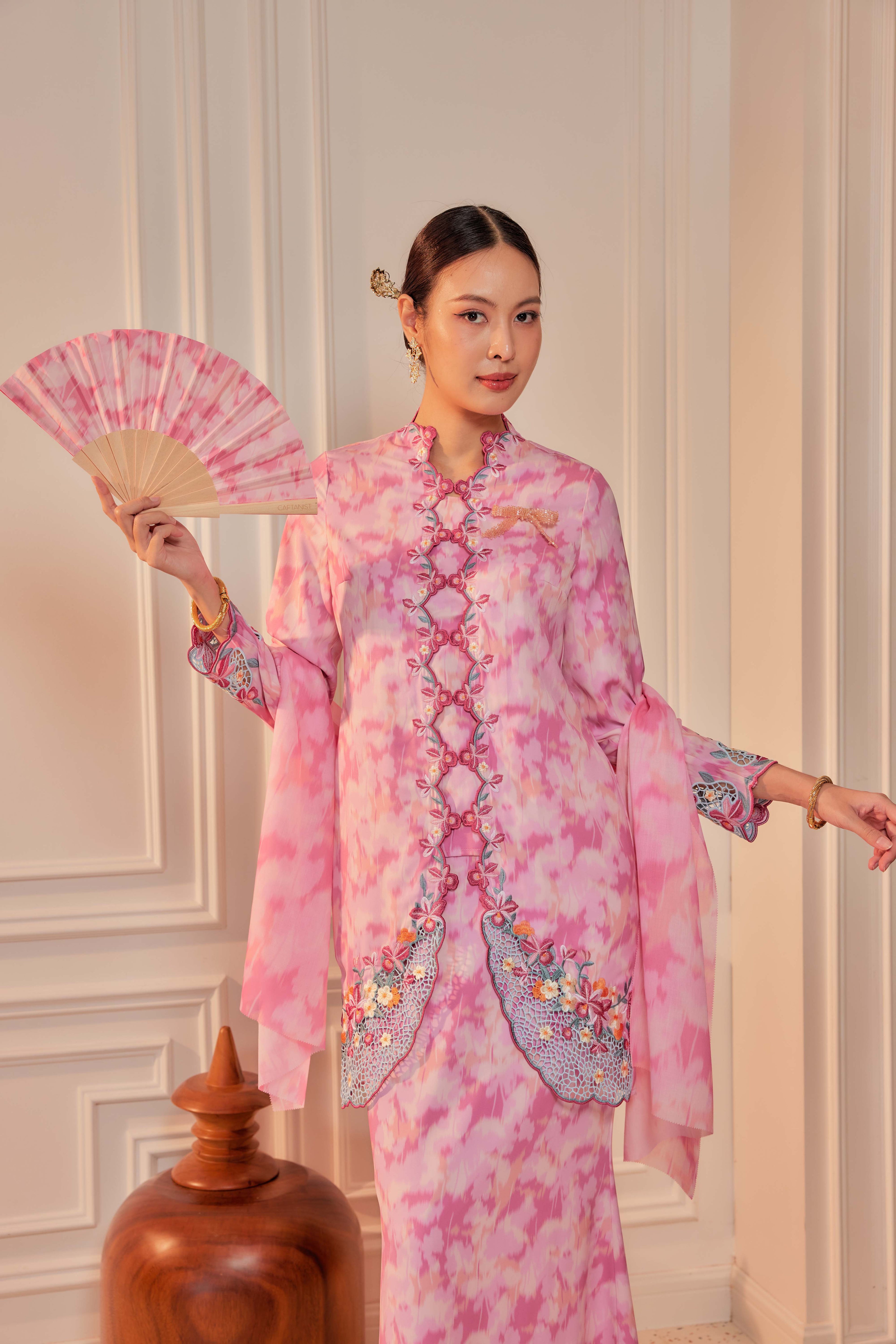 50 - Dewi Kemuning I - Kebaya Sulam Goyang Set With Matching Fan & Selendang [PREORDER]