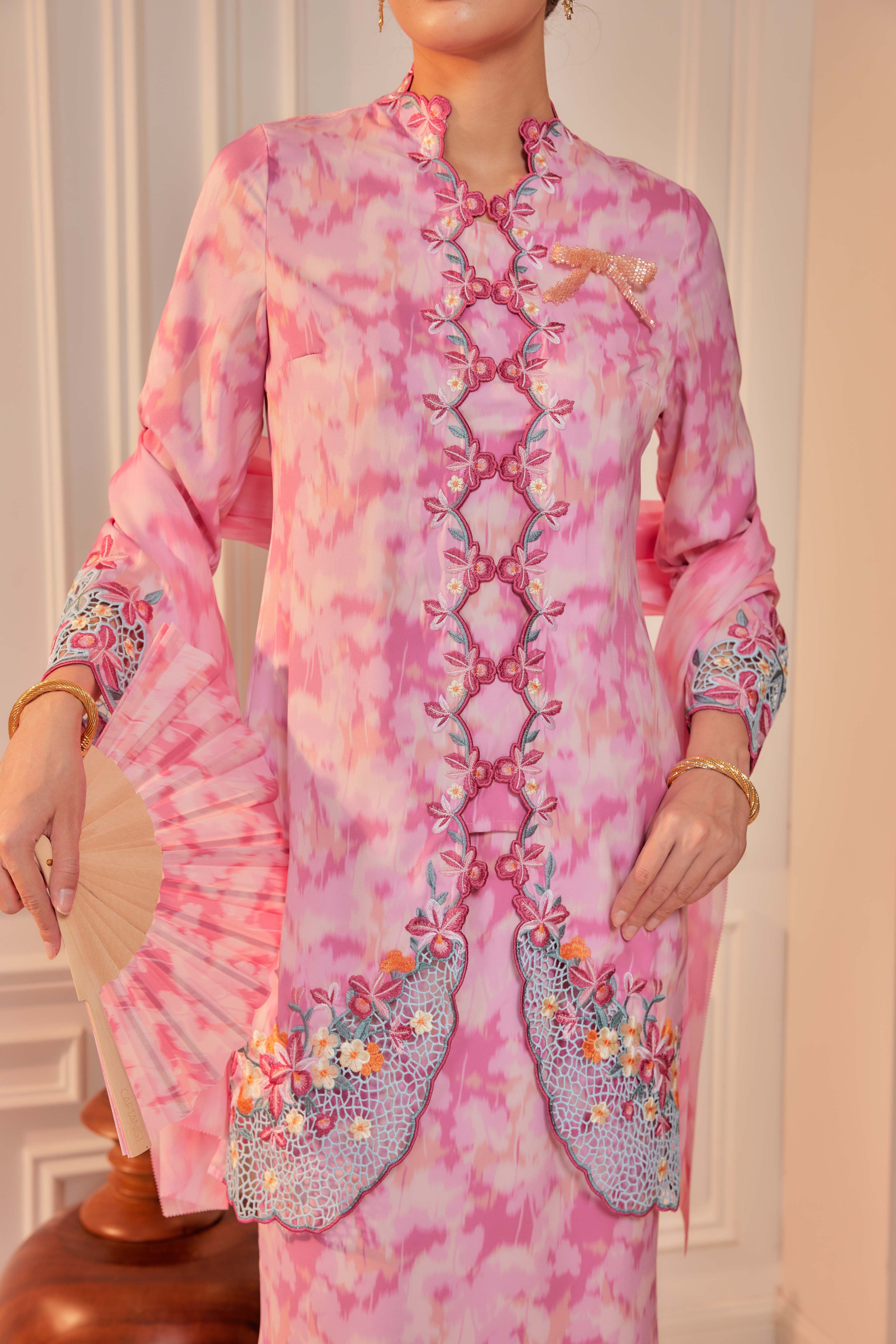 50 - Dewi Kemuning I - Kebaya Sulam Goyang Set With Matching Fan & Selendang [PREORDER]