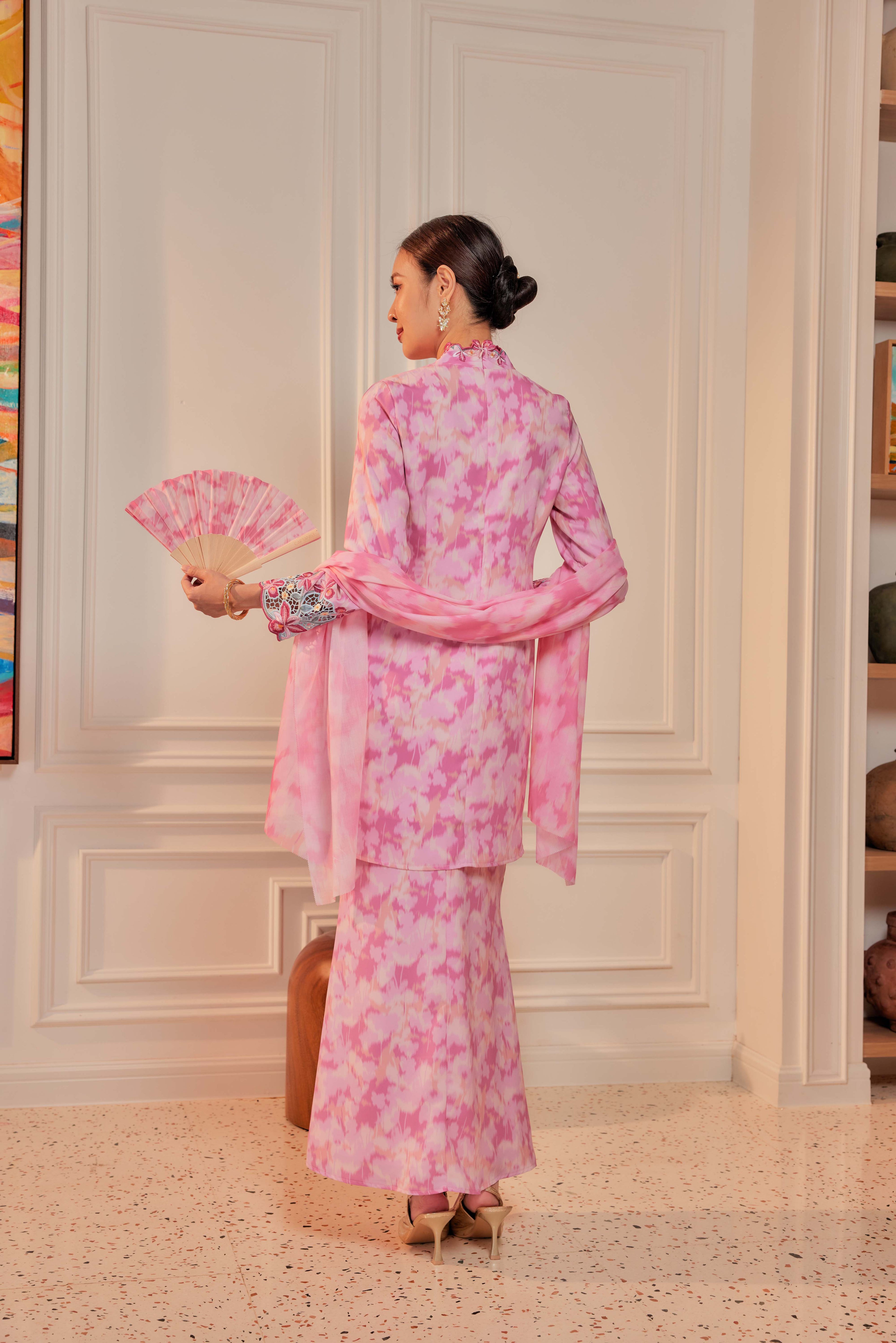 50 - Dewi Kemuning I - Kebaya Sulam Goyang Set With Matching Fan & Selendang [PREORDER]