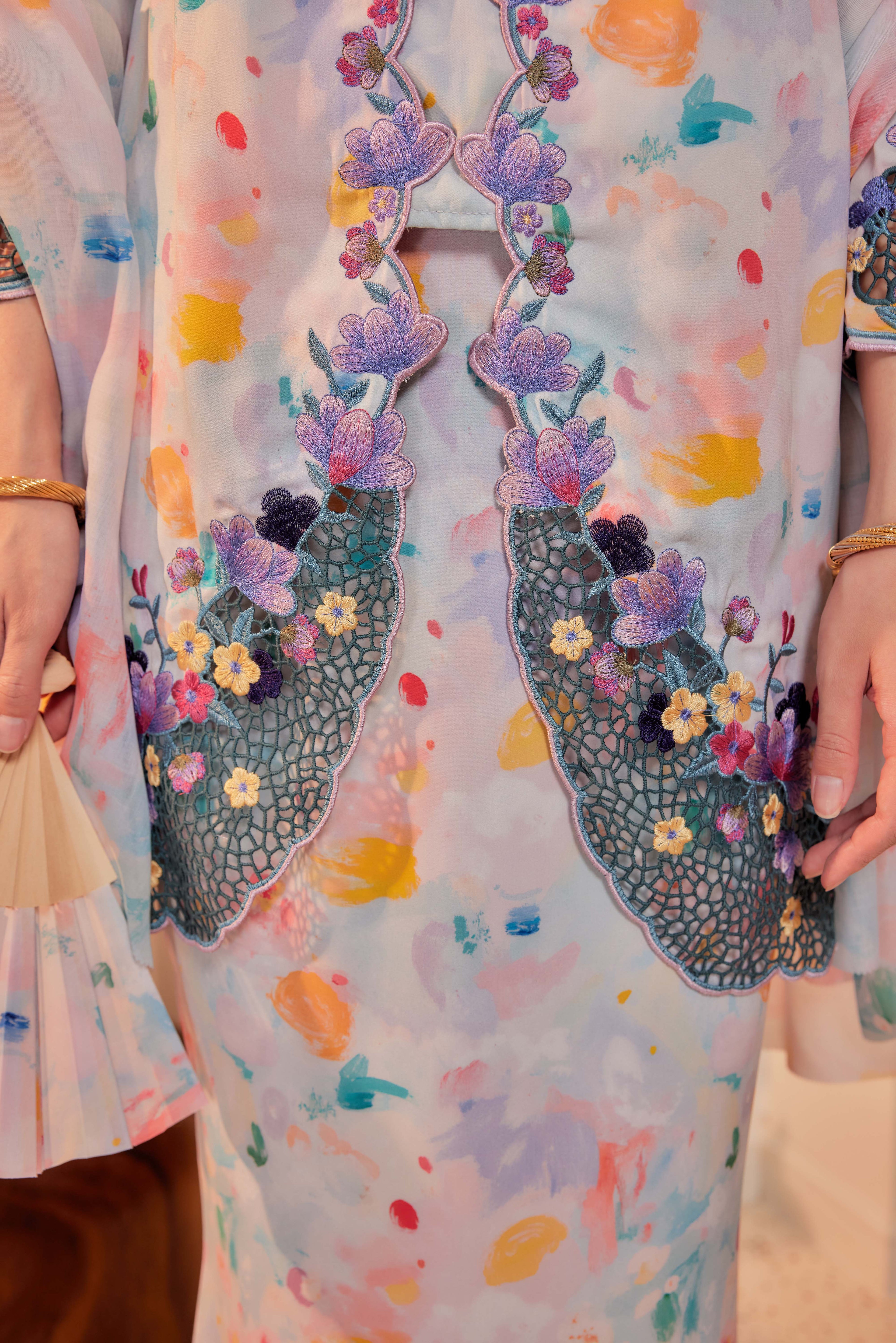 27 - Sekar Jagad - Kebaya Sulam Goyang Set With Matching Fan & Selendang [PREORDER]