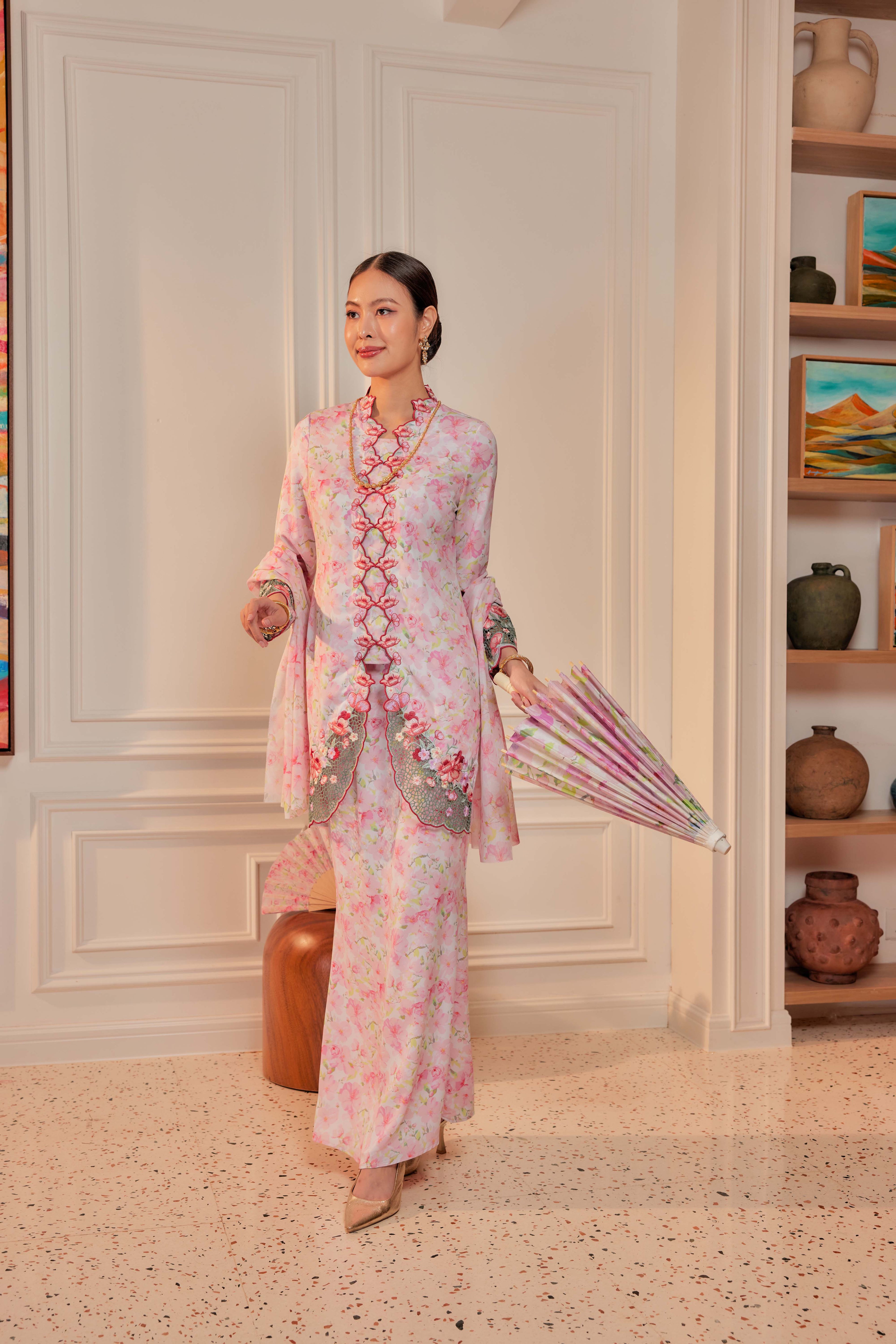 36 - Puspa Rani - Kebaya Sulam Goyang Set With Matching Fan & Selendang [PREORDER]