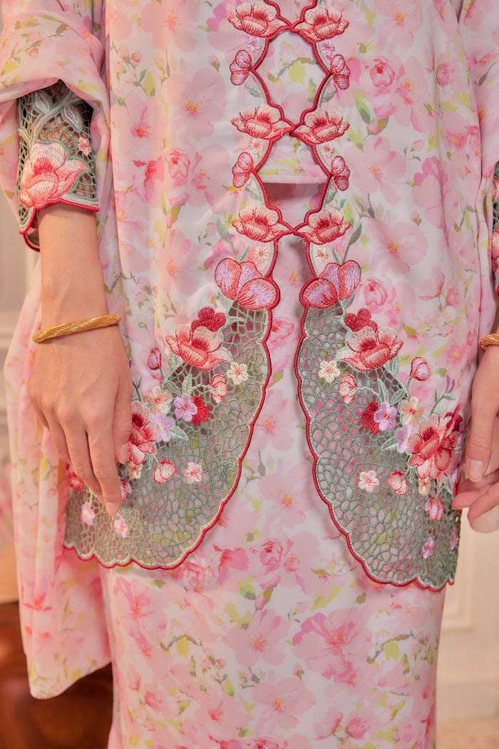 36 - Puspa Rani - Kebaya Sulam Goyang
