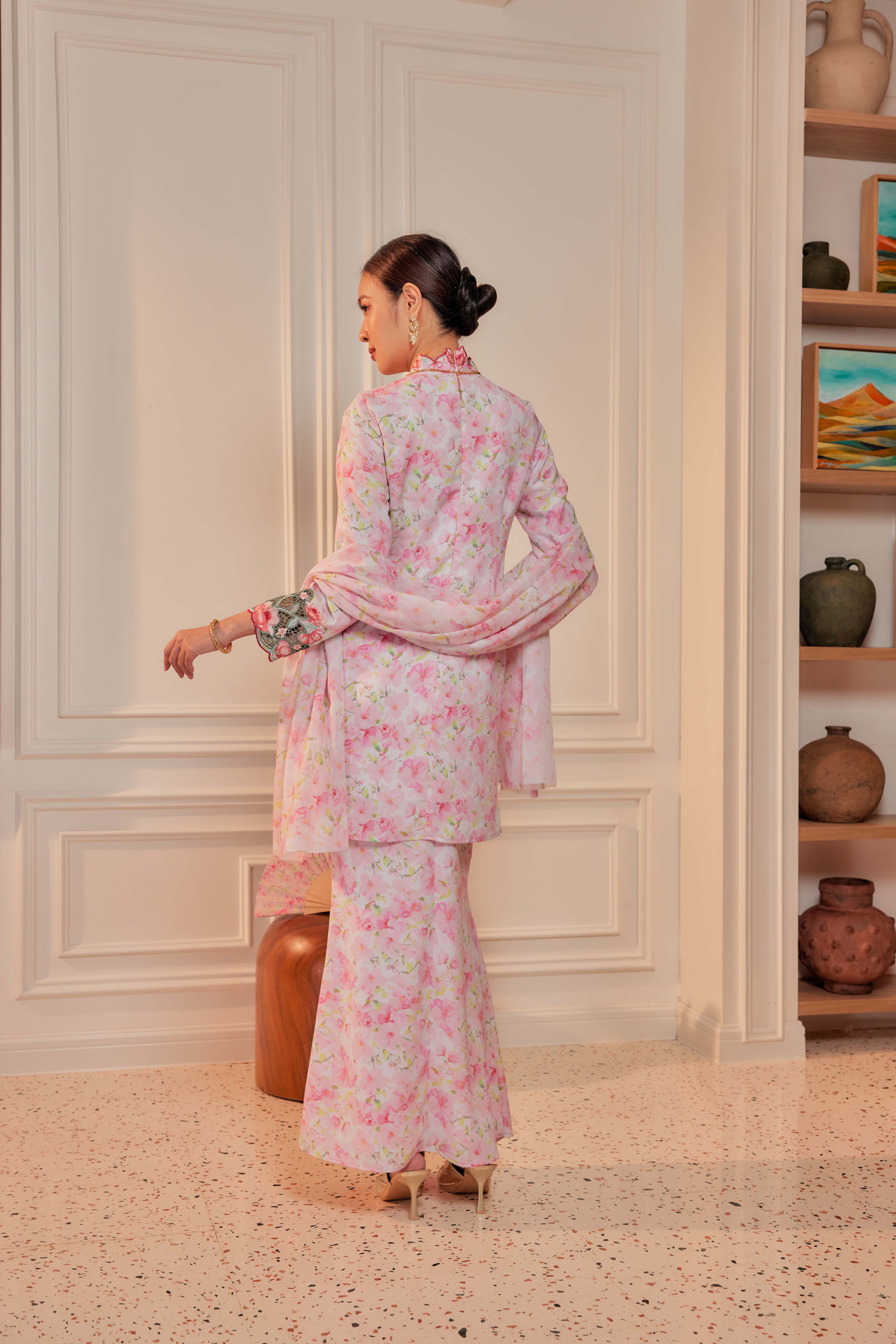 36 - Puspa Rani - Kebaya Sulam Goyang Set With Matching Fan & Selendang [PREORDER]