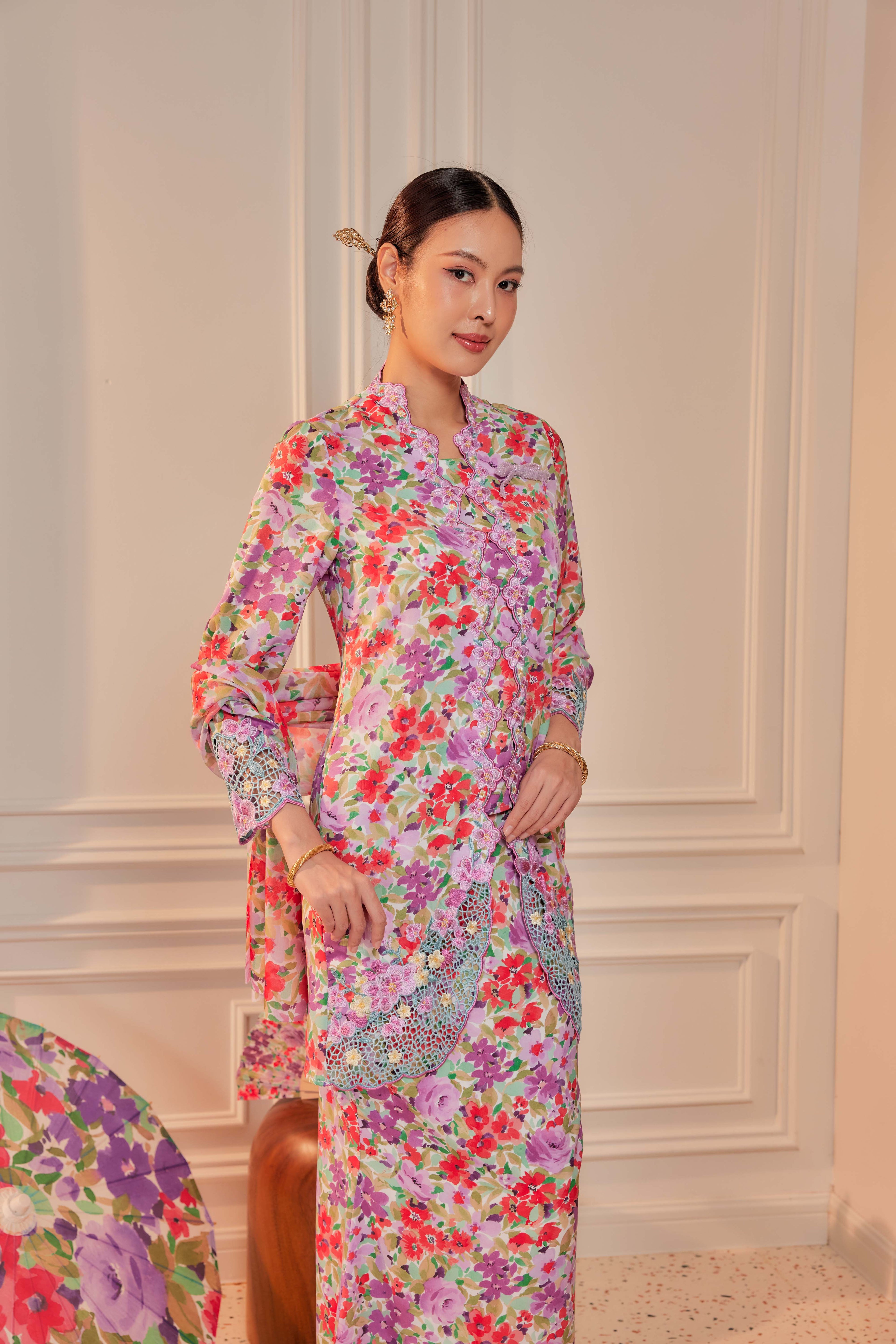 34 - Sekar Arum II - Kebaya Sulam Goyang Set With Matching Fan & Selendang [PREORDER]