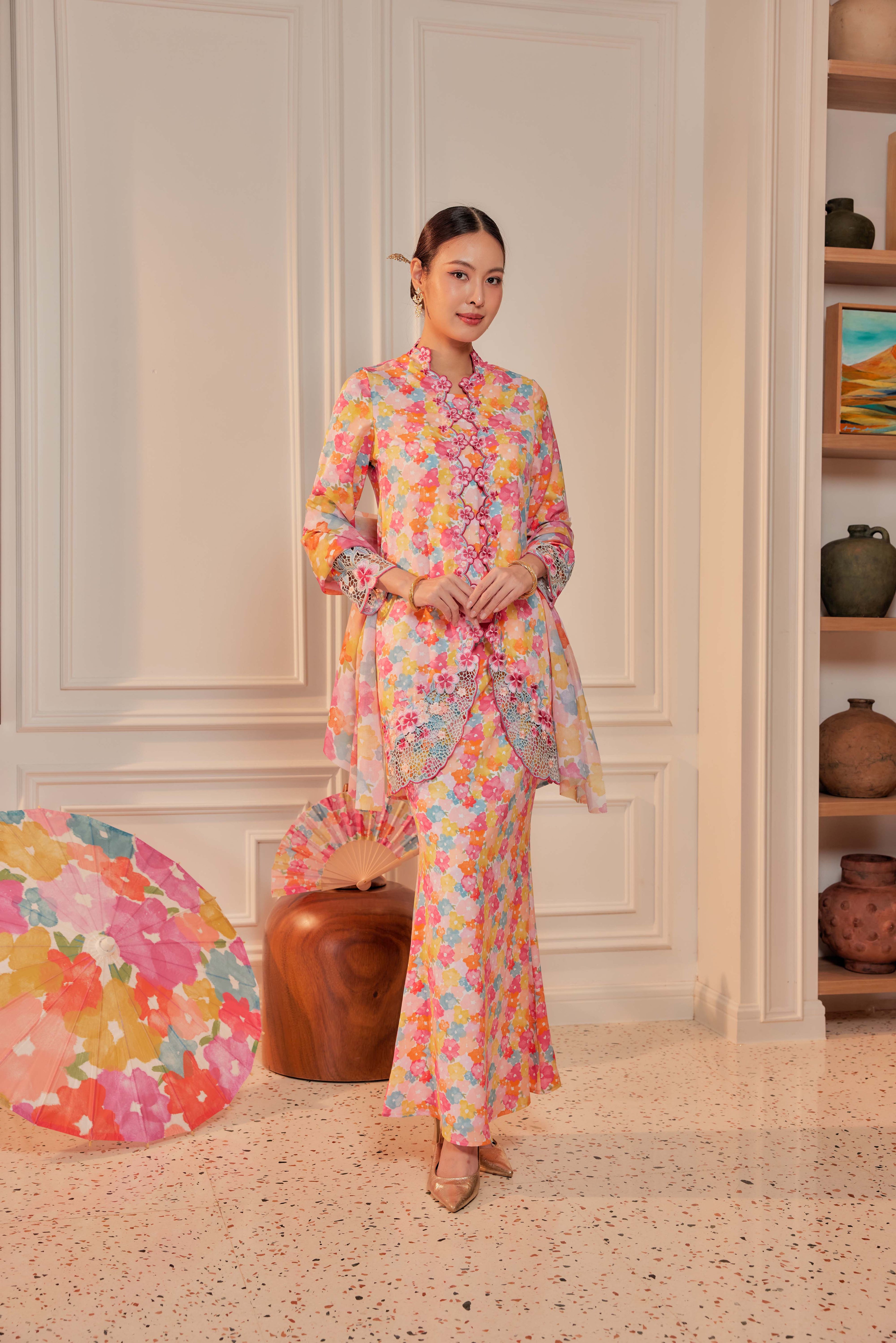 39 - Ratu Melur - Kebaya Sulam Goyang Set With Matching Fan & Selendang [PREORDER]