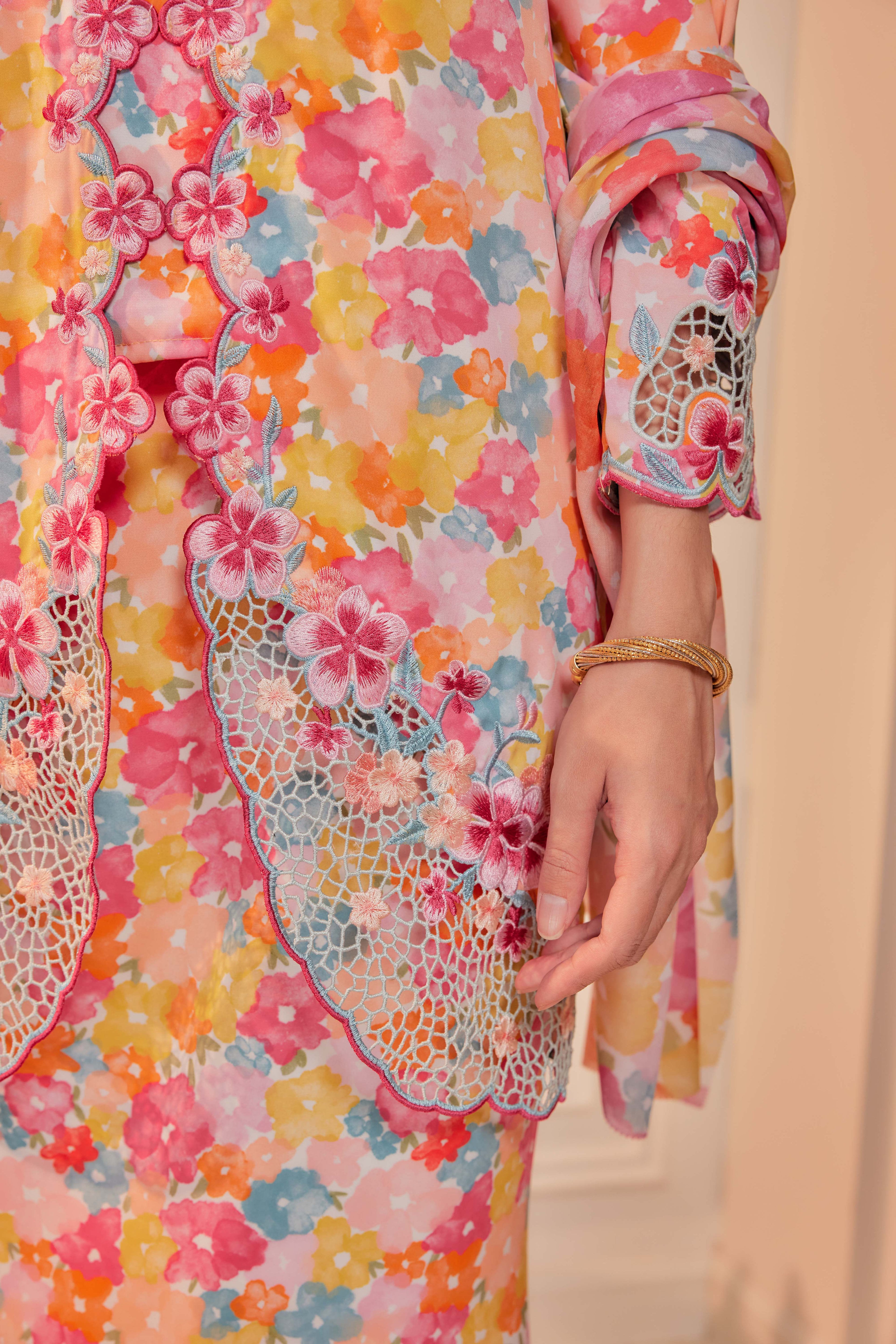 39 - Ratu Melur - Kebaya Sulam Goyang Set With Matching Fan & Selendang [PREORDER]