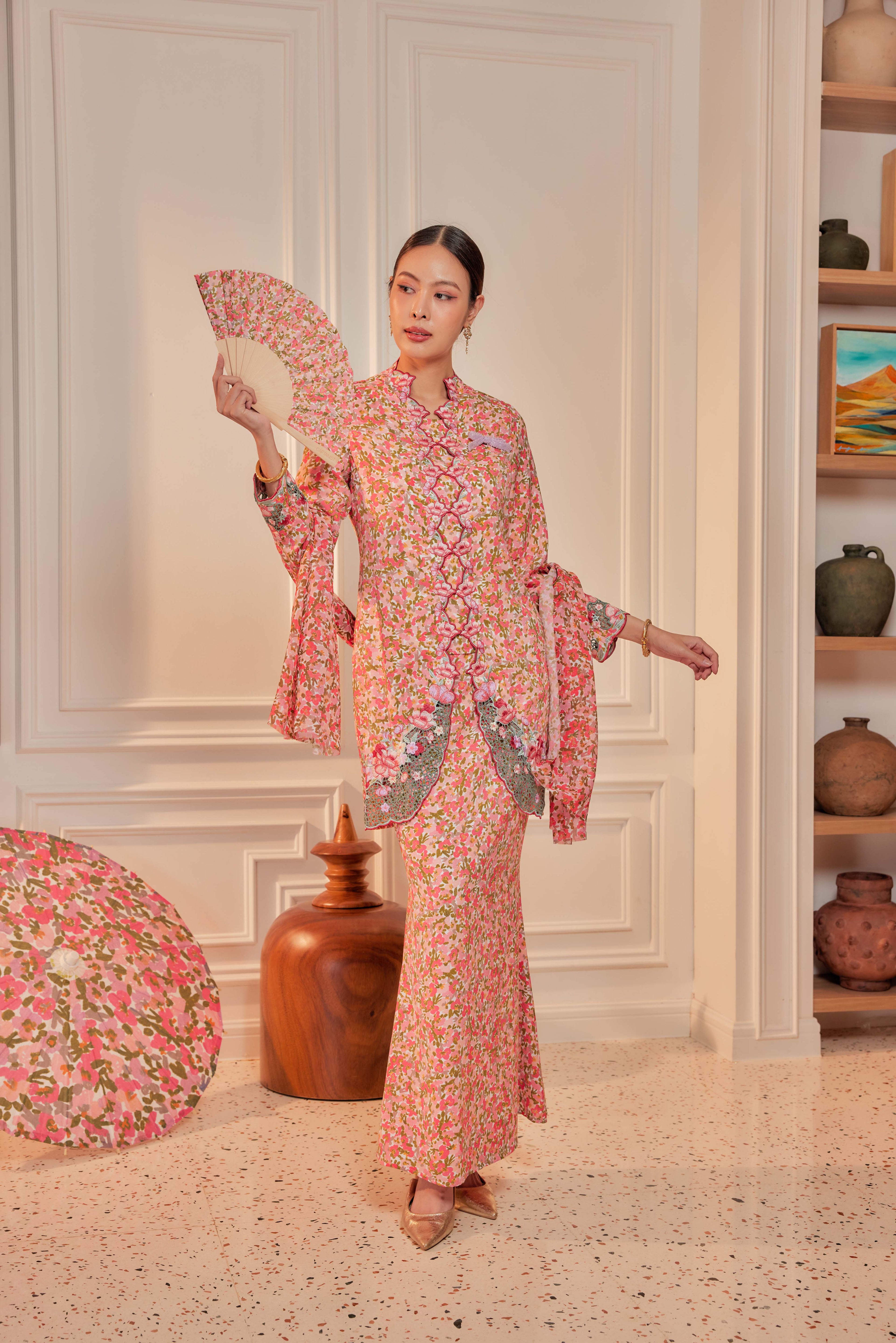 38 - Bunga Air Mata Pengantin - Kebaya Sulam Goyang Set With Matching Fan & Selendang [PREORDER]