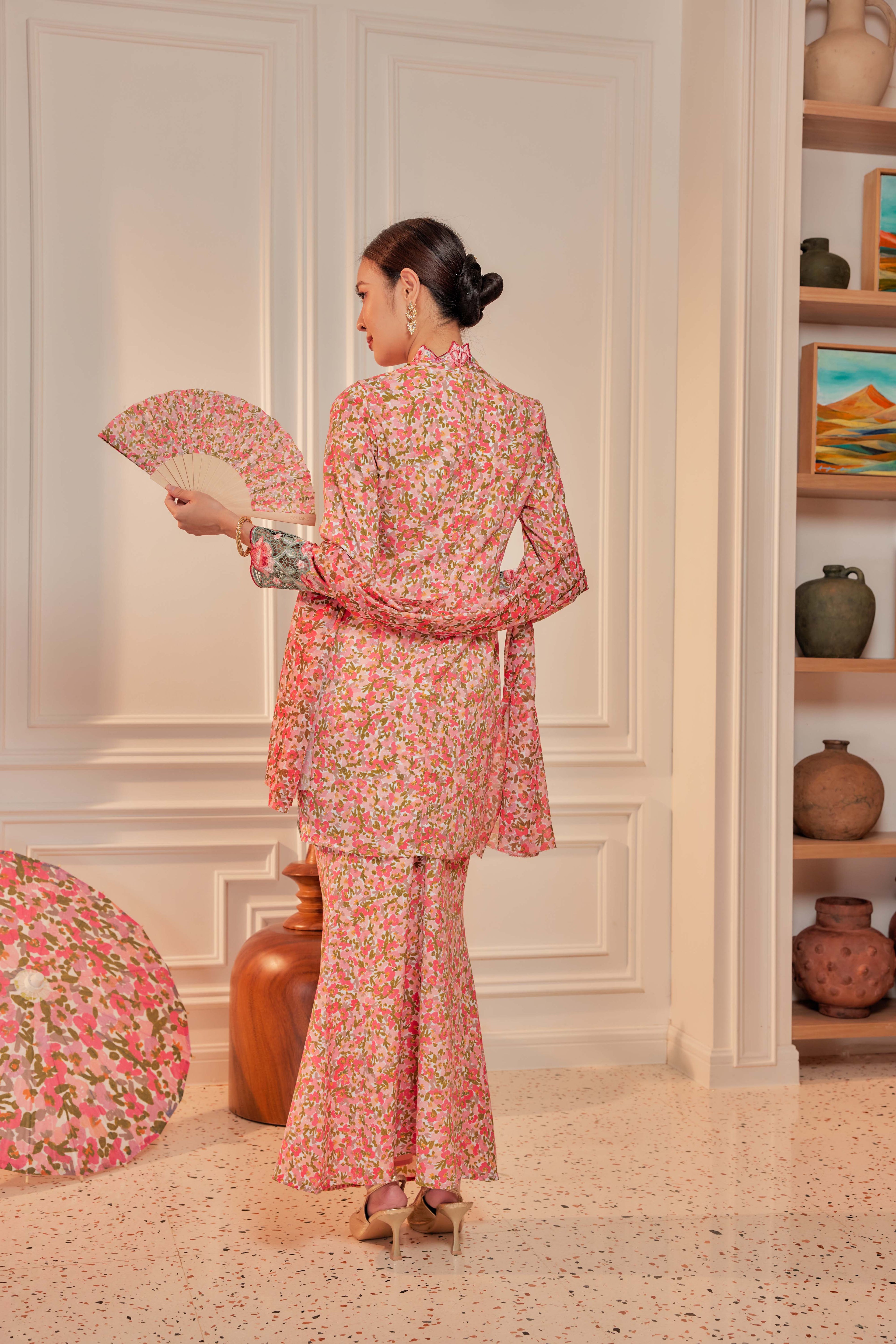 38 - Bunga Air Mata Pengantin - Kebaya Sulam Goyang Set With Matching Fan & Selendang [PREORDER]