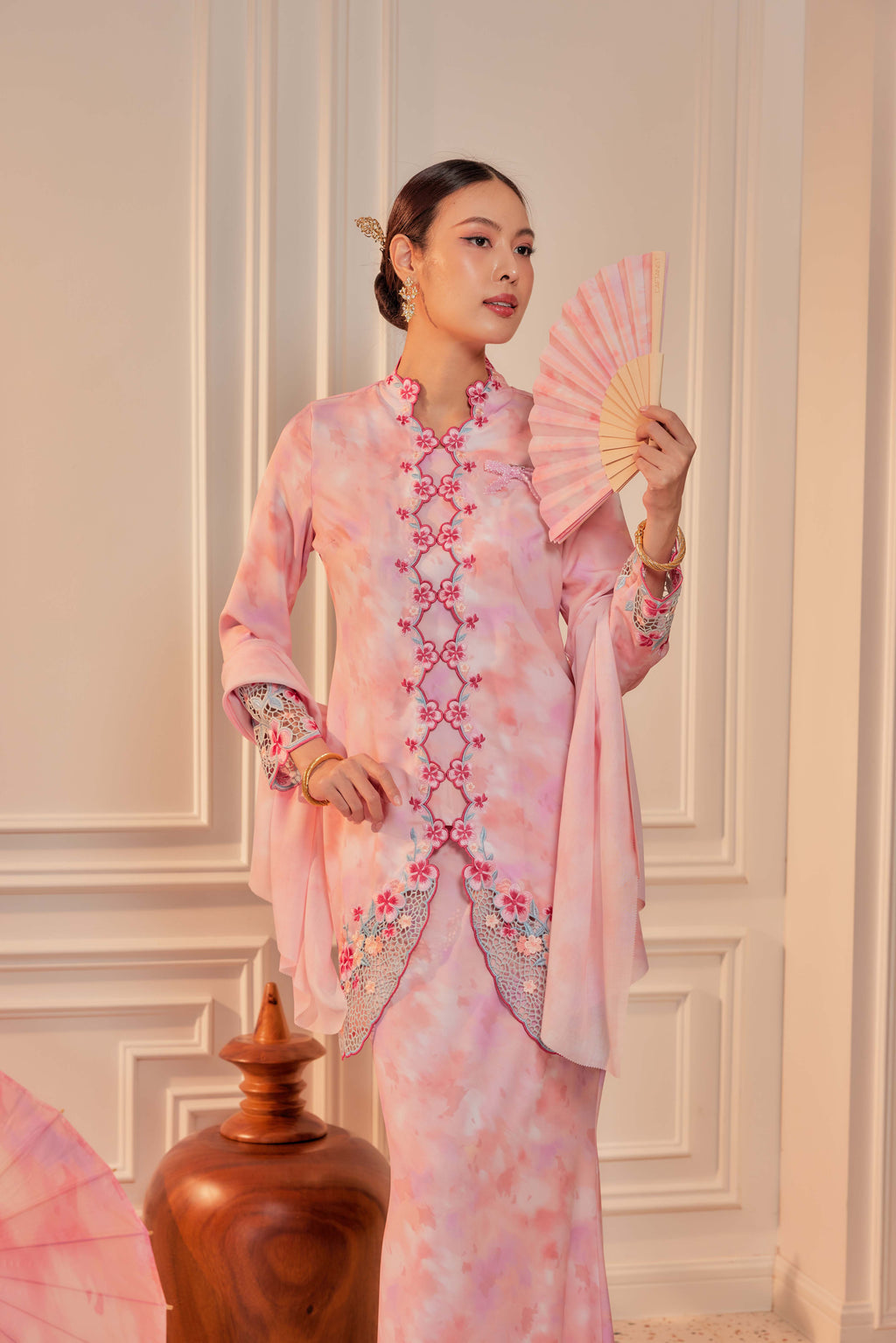 48 - Anggrek Bulan - Kebaya Sulam Goyang Set With Matching Fan & Selendang [PREORDER]