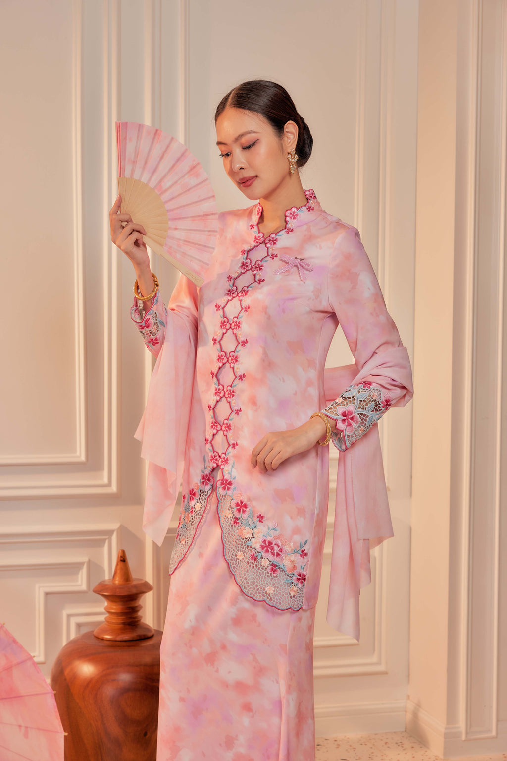 48 - Anggrek Bulan - Kebaya Sulam Goyang Set With Matching Fan & Selendang [PREORDER]