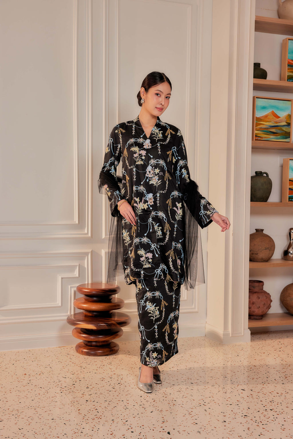 Hitam Manis - Marni Kebarung With Embellishments & Set of 3 Brooch (Fully Lined)