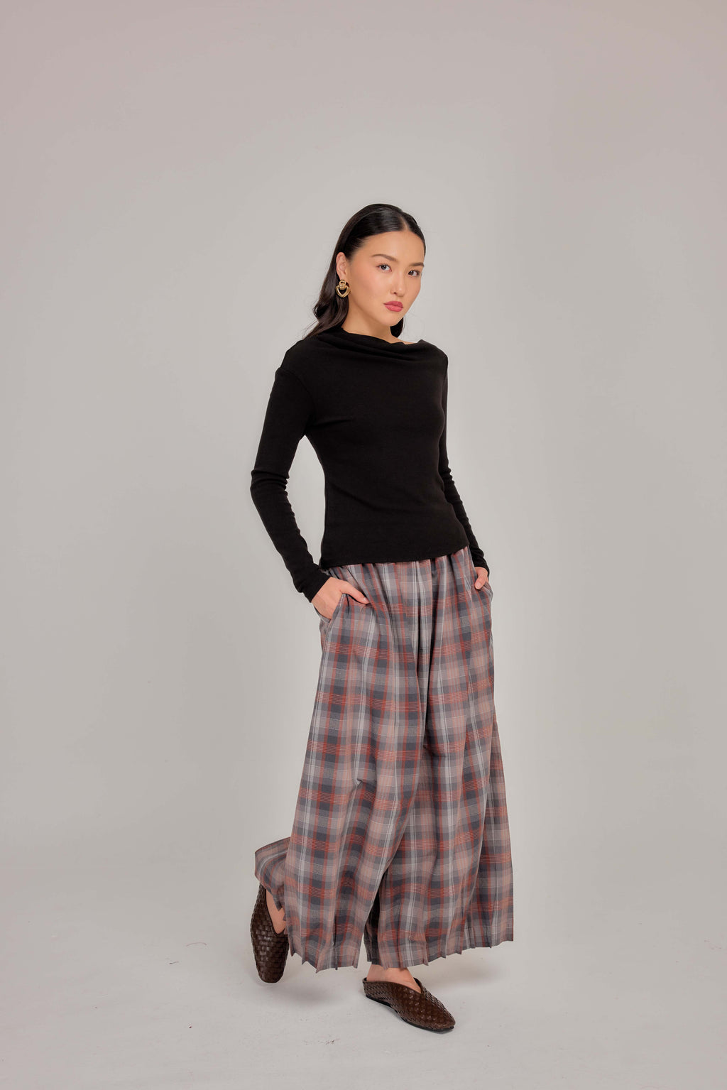 03 - Mauve Ash - Pleated Barrel-leg Pants