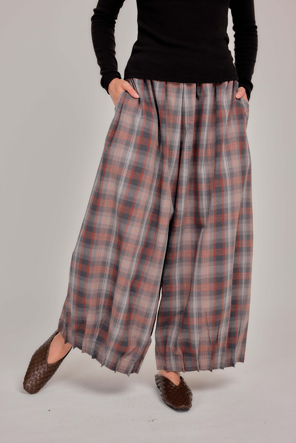03 - Mauve Ash - Pleated Barrel-leg Pants