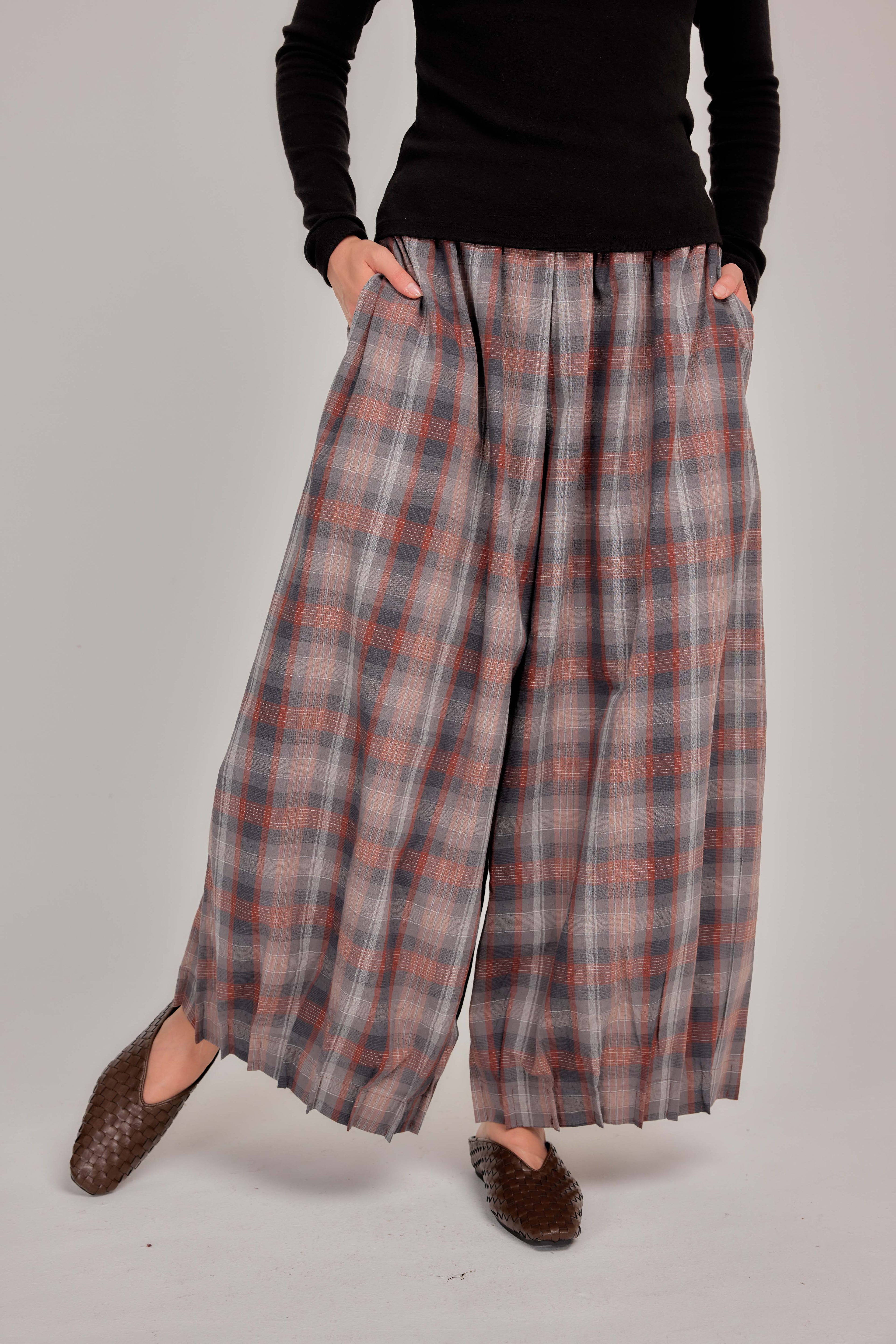 03 - Mauve Ash - Pleated Barrel-leg Pants