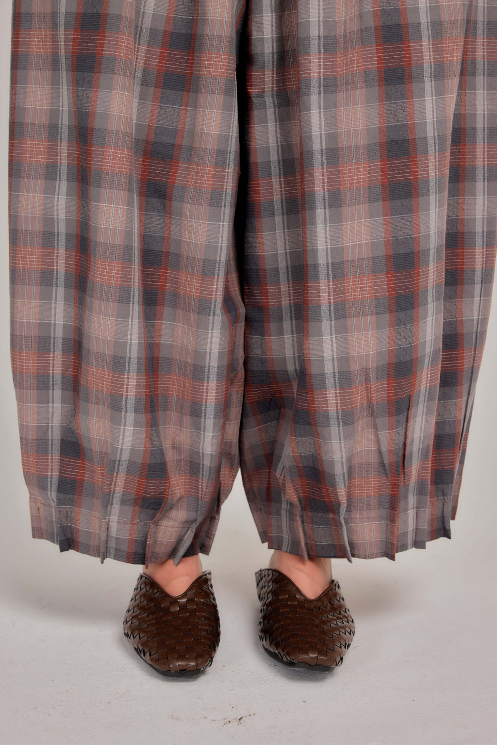 03 - Mauve Ash - Pleated Barrel-leg Pants
