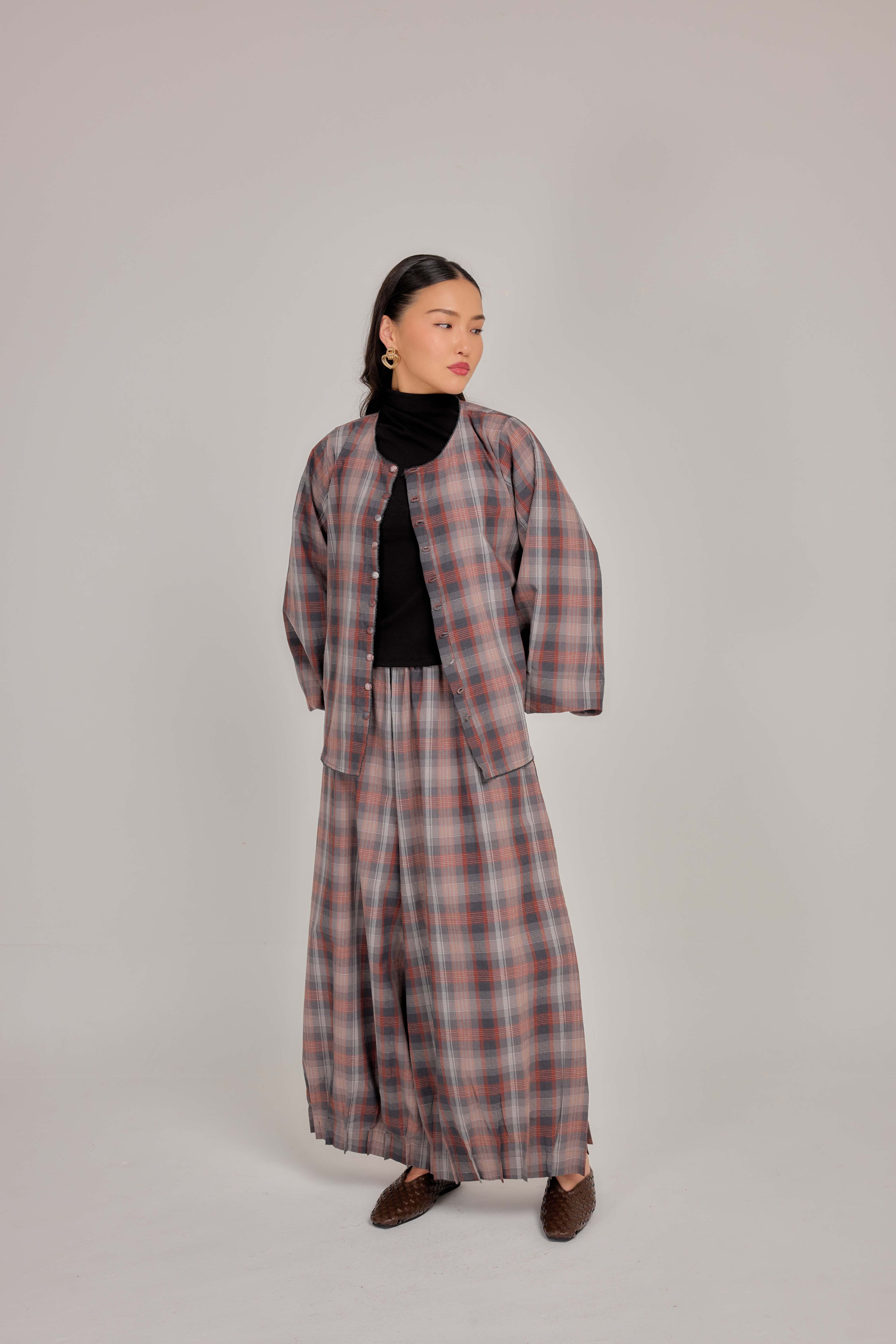 03 - Mauve Ash - Pleated Barrel-leg Pants