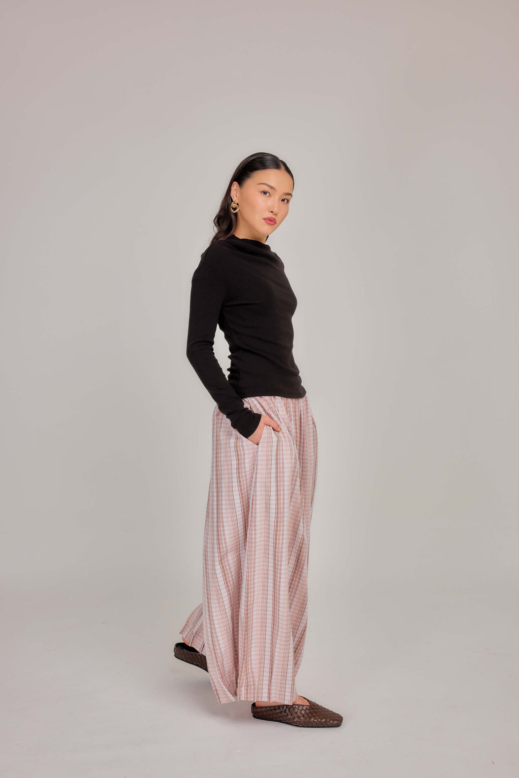 07 - Soft Peony -  Pleated Barrel-leg Pants