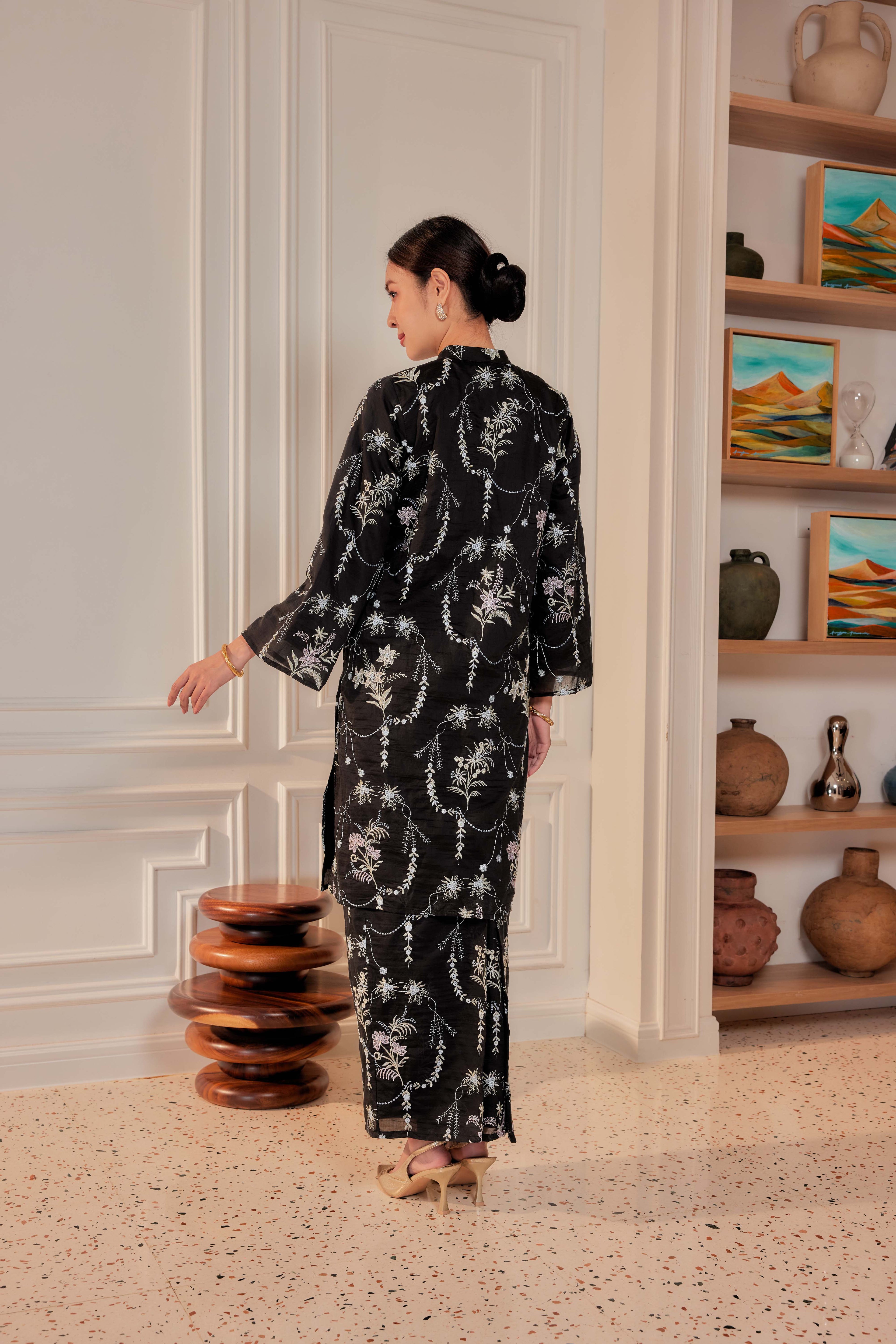 Hitam Manis - Puspa Kurung Labuh (Fully Lined)